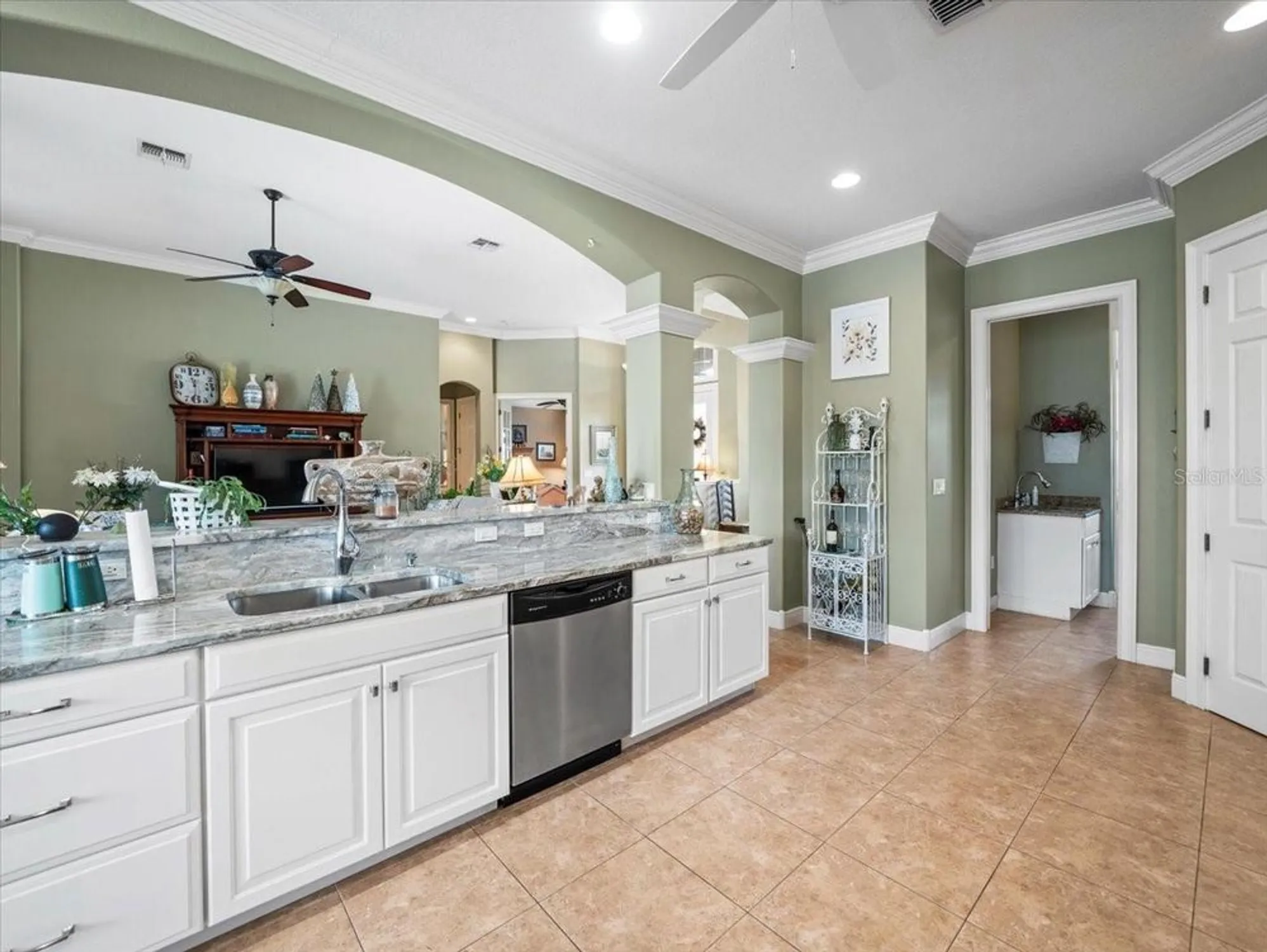 Property Slideshow image 15 of 60 | 8480 athens ct, Weeki Wachee, FL, 34613