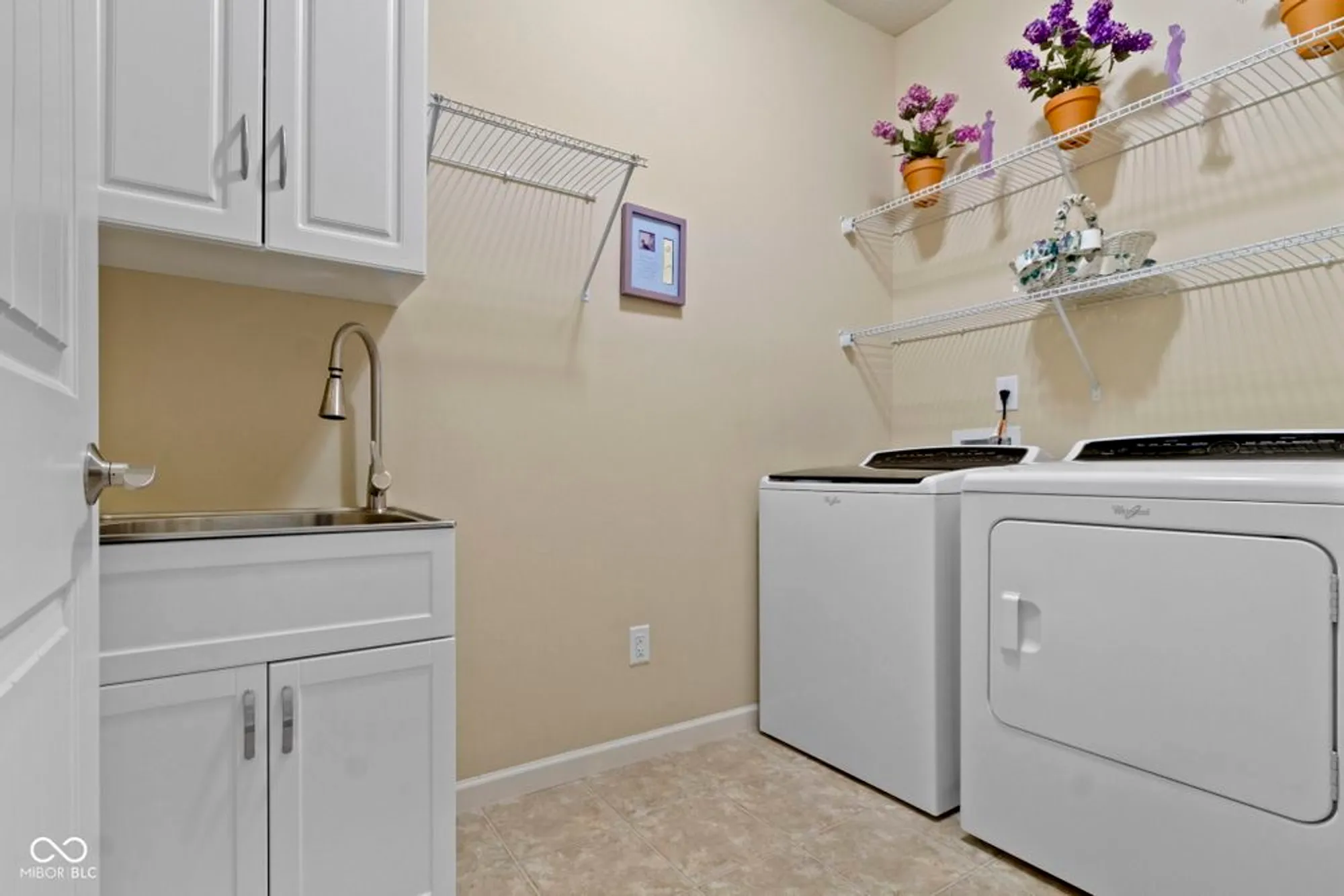 Property Slideshow image 31 of 44 | 16284 loire valley dr, Fishers, IN, 46037
