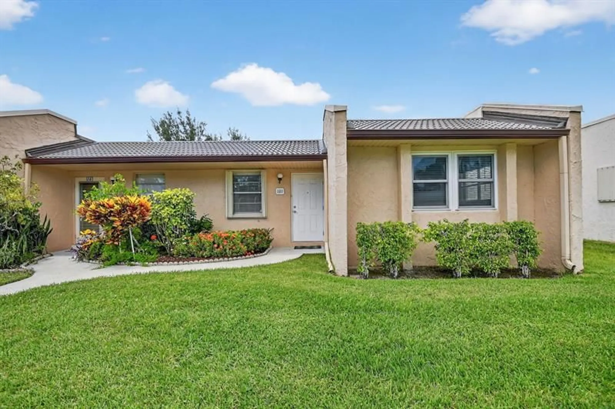 Property Slideshow image 31 of 45 | 121 lake meryl dr, West Palm Beach, FL, 33411