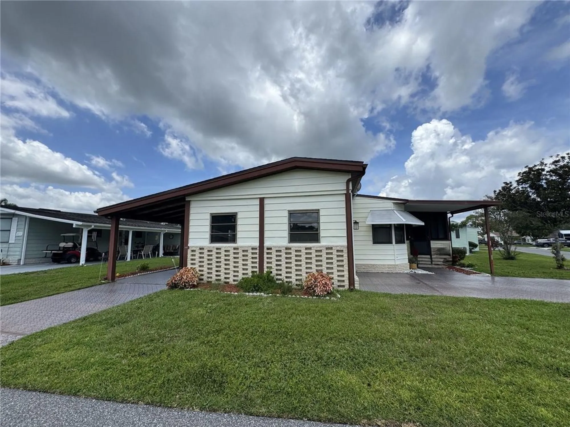 Property Slideshow image 3 of 42 | 4805 colonnades cir, Lakeland, FL, 33811