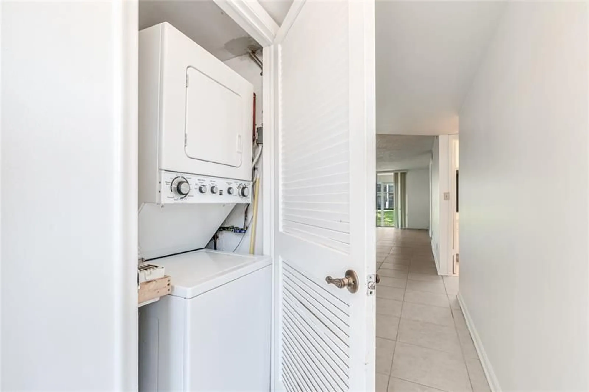 Property Slideshow image 10 of 81 | 8960 s hollybrook blvd 103, Pembroke Pines, FL, 33025