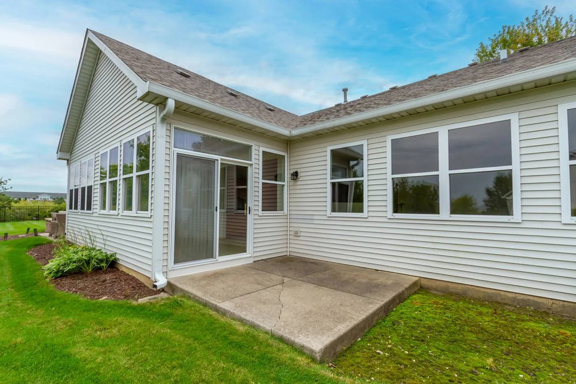 Property Slideshow image 24 of 28 | 1508 w ludington cir, Romeoville, IL, 60446