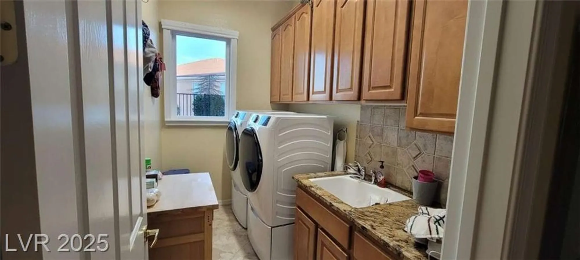 Property Slideshow image 8 of 12 | 2023 may valley way, Henderson, NV, 89052