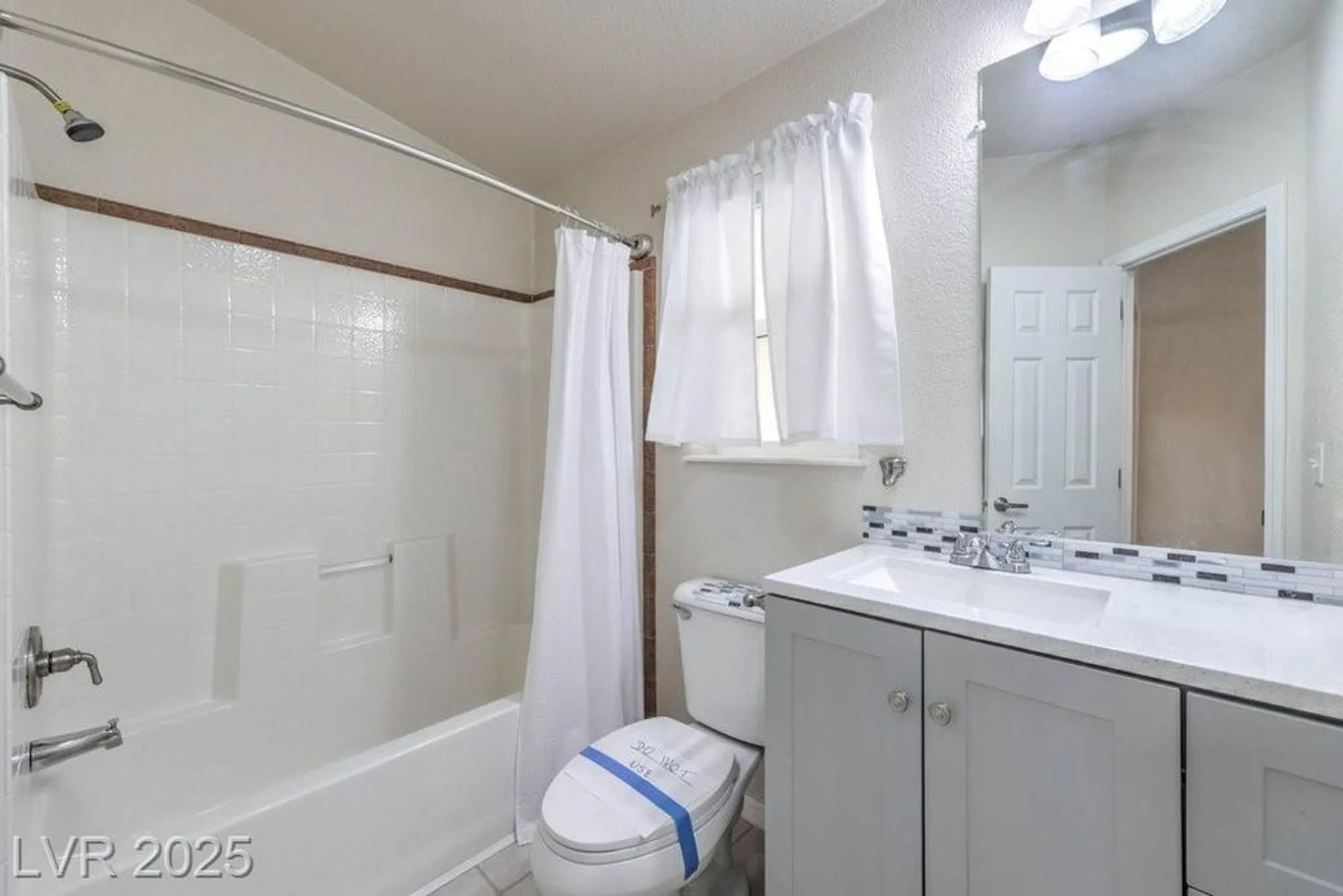 Property Slideshow image 23 of 44 | 581 montecito dr, Pahrump, NV, 89048