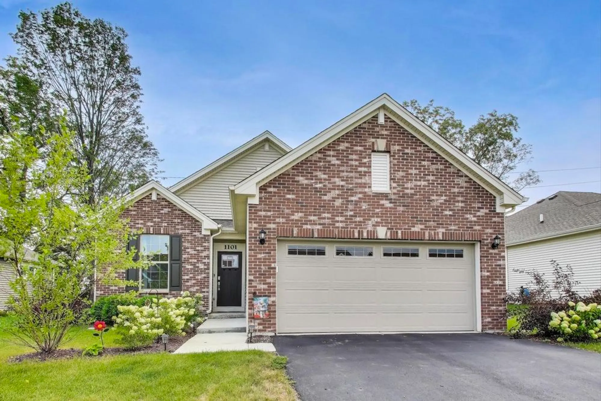 Property Slideshow image 1 of 2 | 1101 black cherry dr, Crystal Lake, IL, 60012