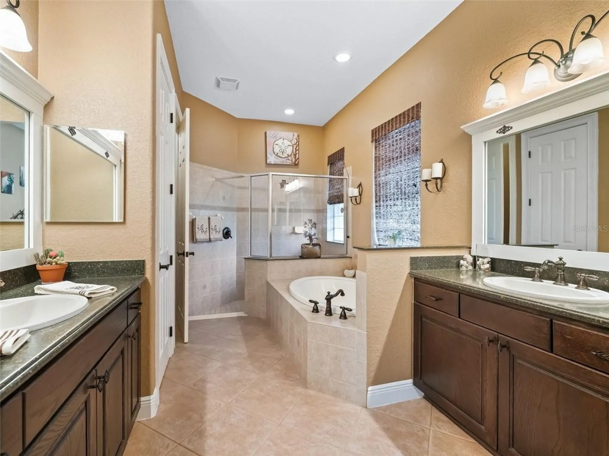 Property Slideshow image 27 of 57 | 5235 island terrace ct, Lady Lake, FL, 32159