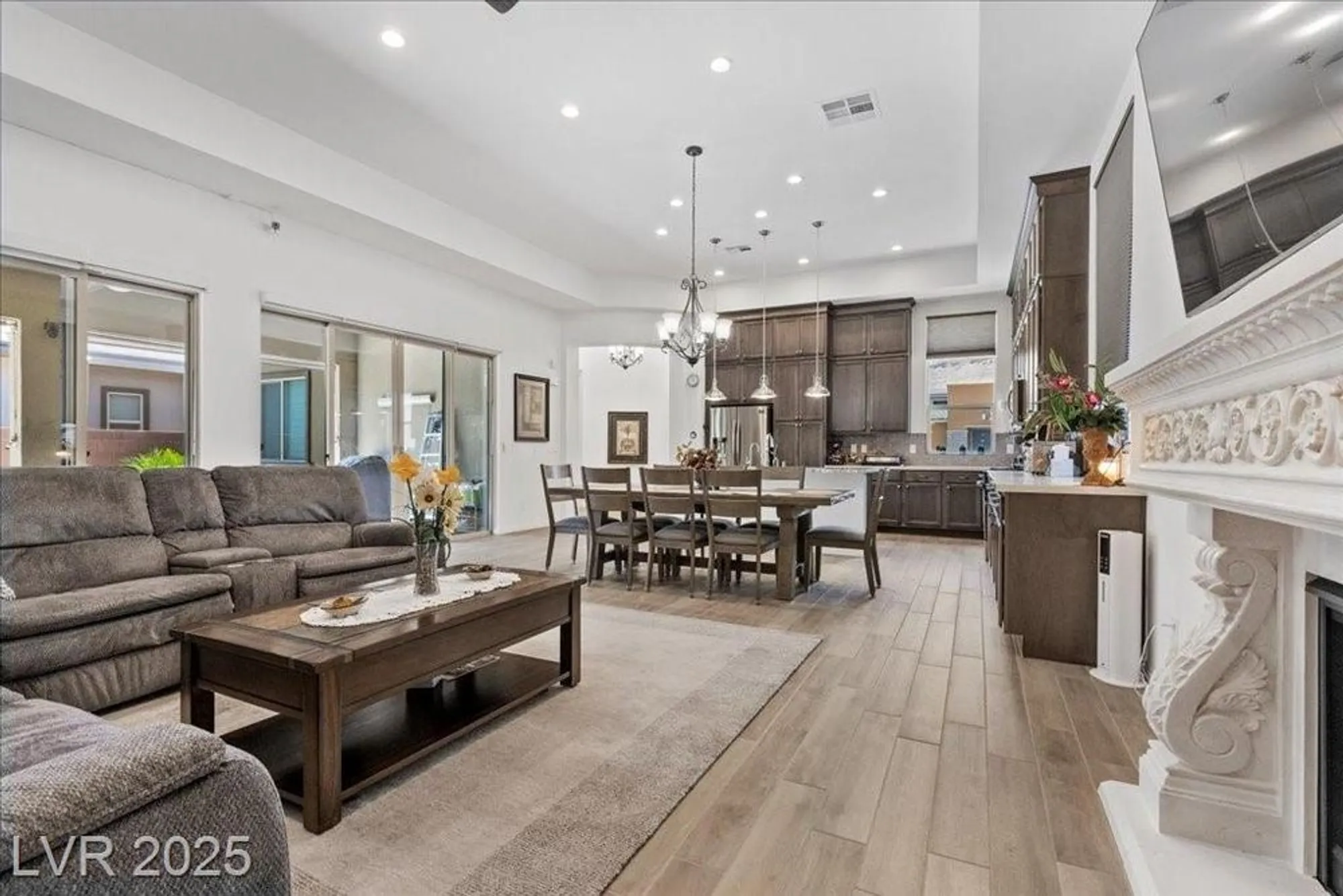 Property Slideshow image 6 of 77 | 6722 desert crimson st, Las Vegas, NV, 89148
