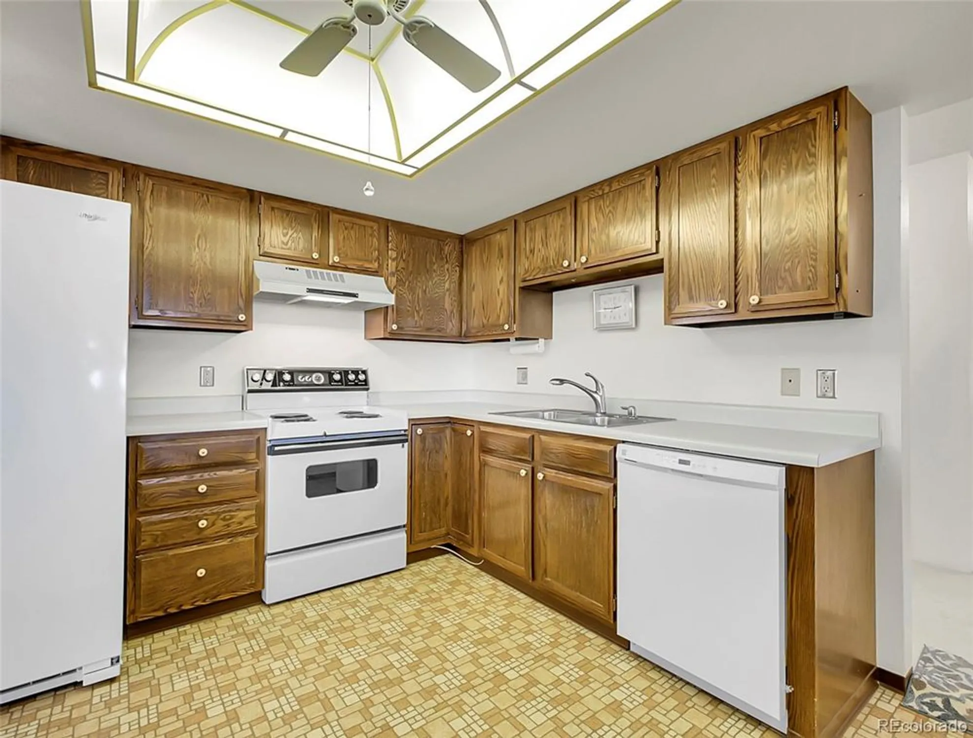Property Slideshow image 7 of 32 | 13850 e marina dr apt 401, Aurora, CO, 80014