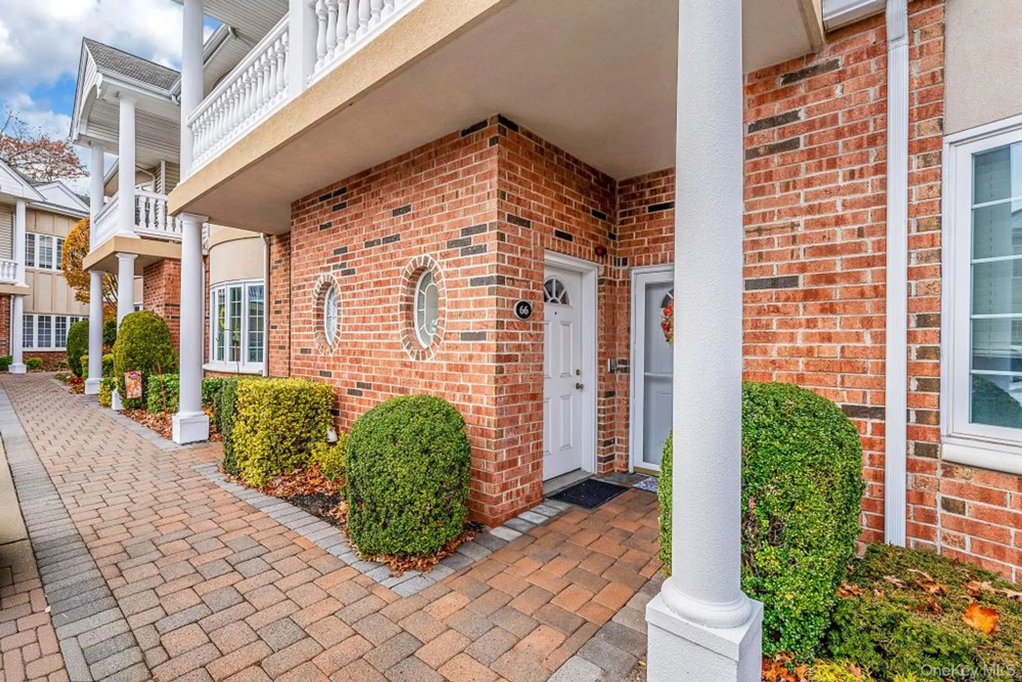 Property Slideshow image 4 of 16 | 66 sarah ct, Amityville, NY, 11701