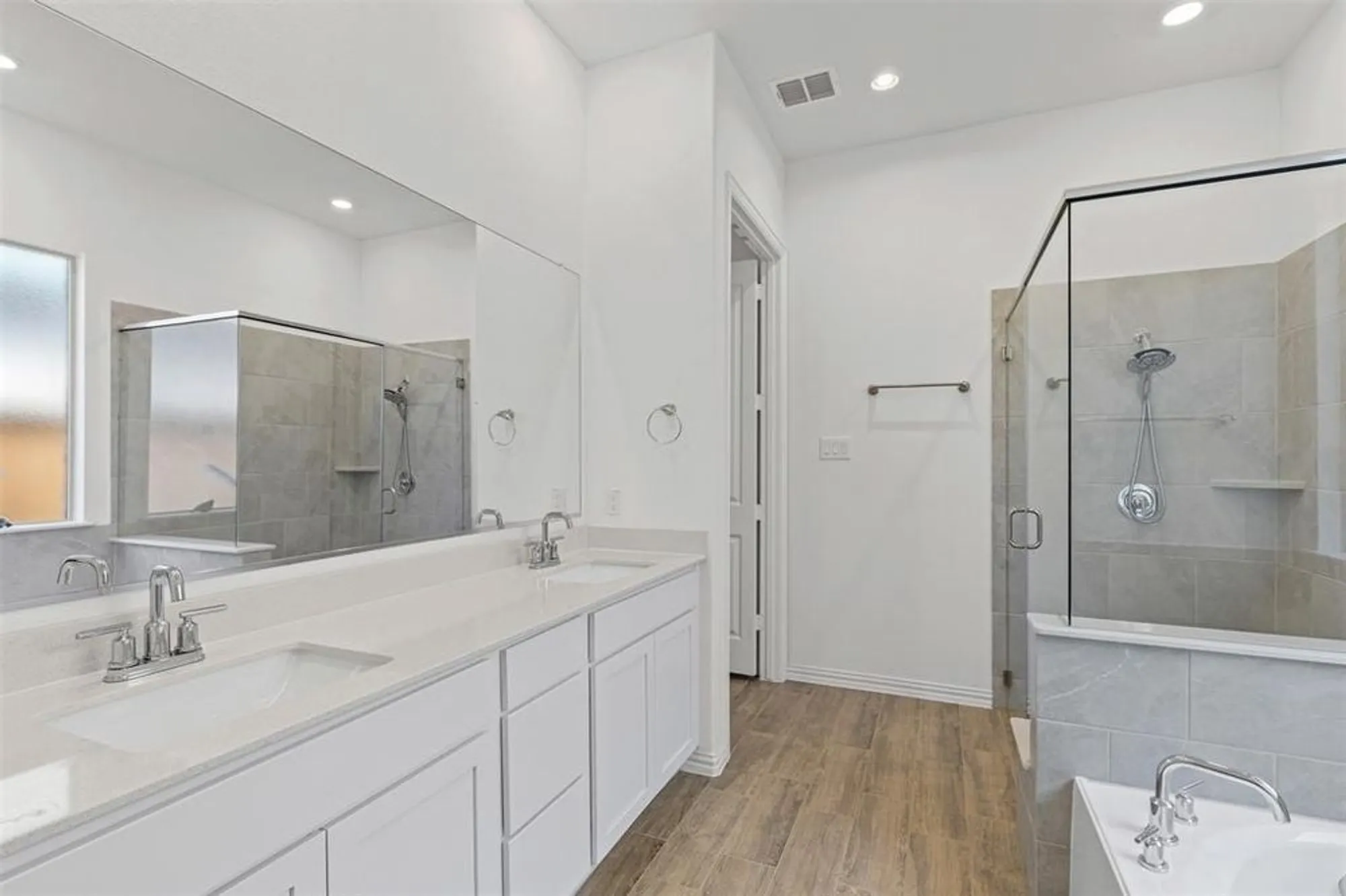 Property Slideshow image 17 of 30 | 4747 kings garden pkwy, Arlington, TX, 76005