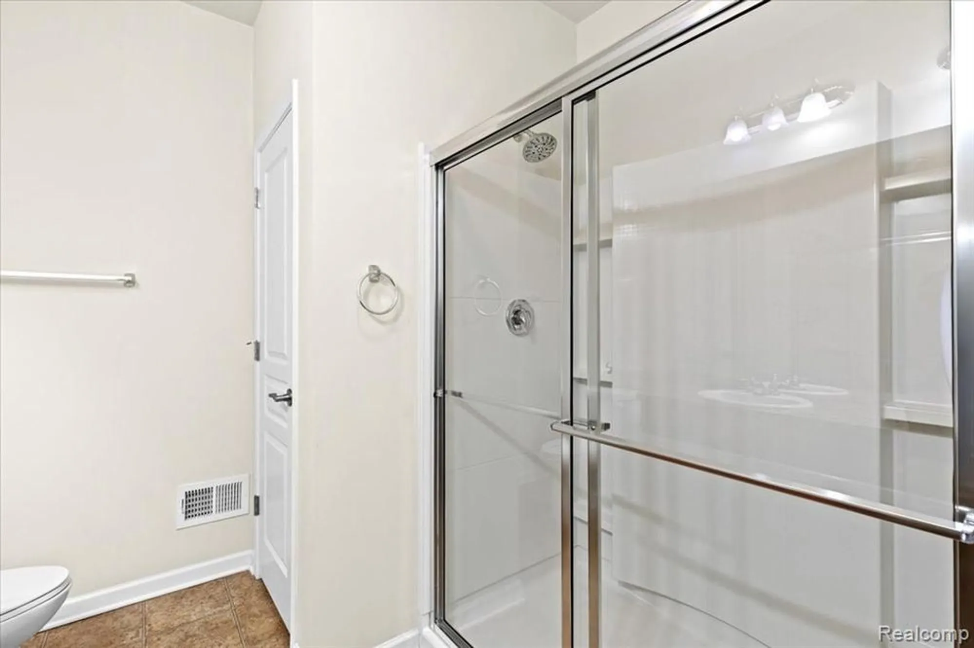 Property Slideshow image 19 of 40 | 24338 walloon way, Brownstown Twp, MI, 48134