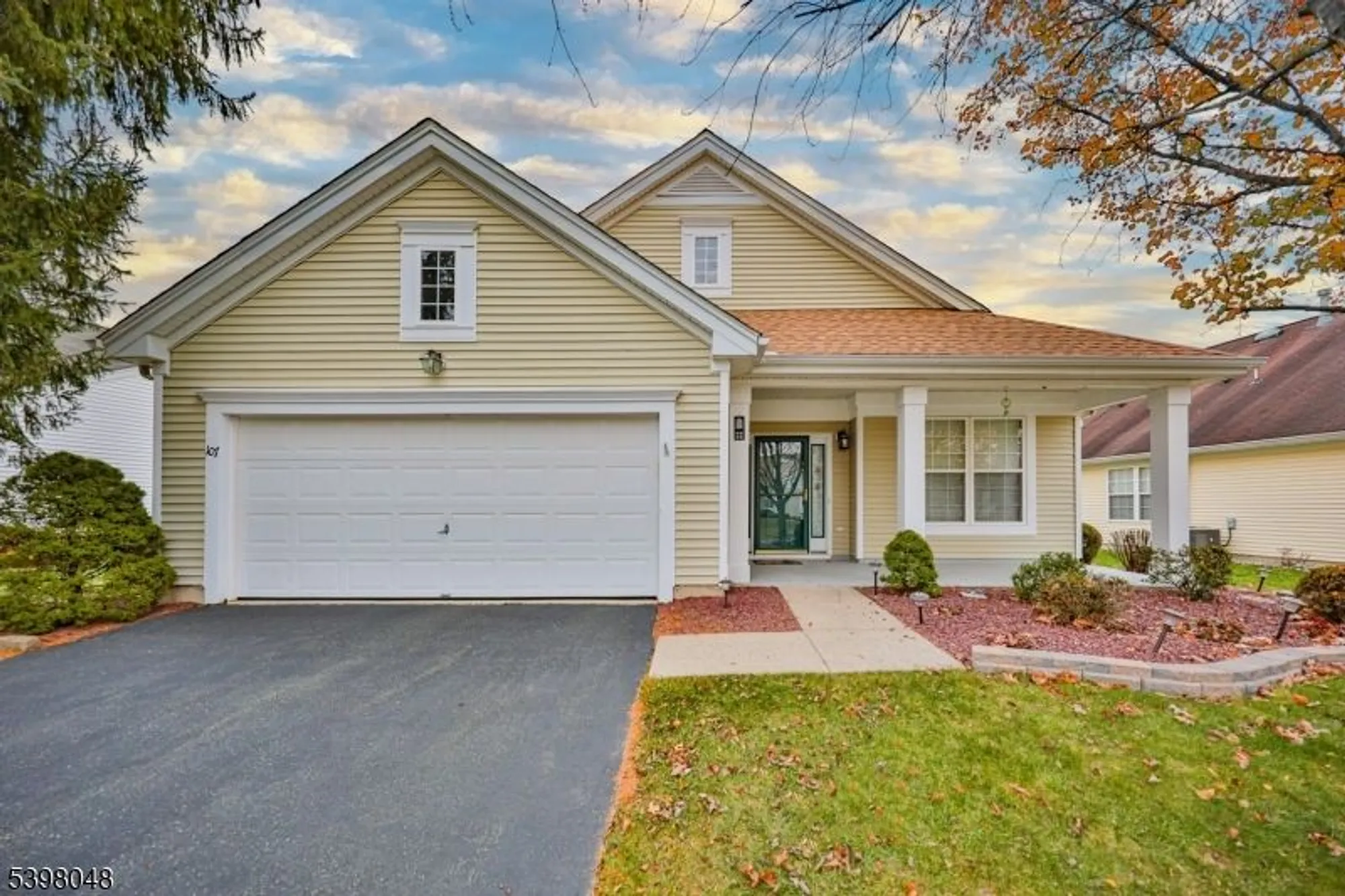 Property Slideshow image 1 of 27 | 107 kensington cir, Belvidere, NJ, 07823