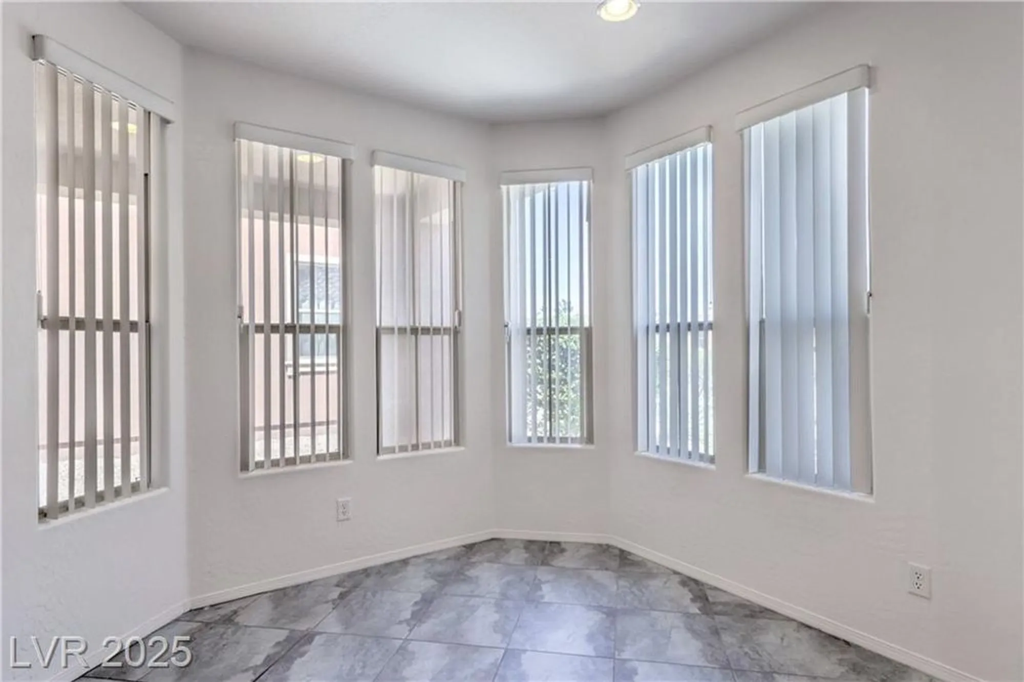 Property Slideshow image 21 of 41 | 3813 jasmine heights ave, North Las Vegas, NV, 89081