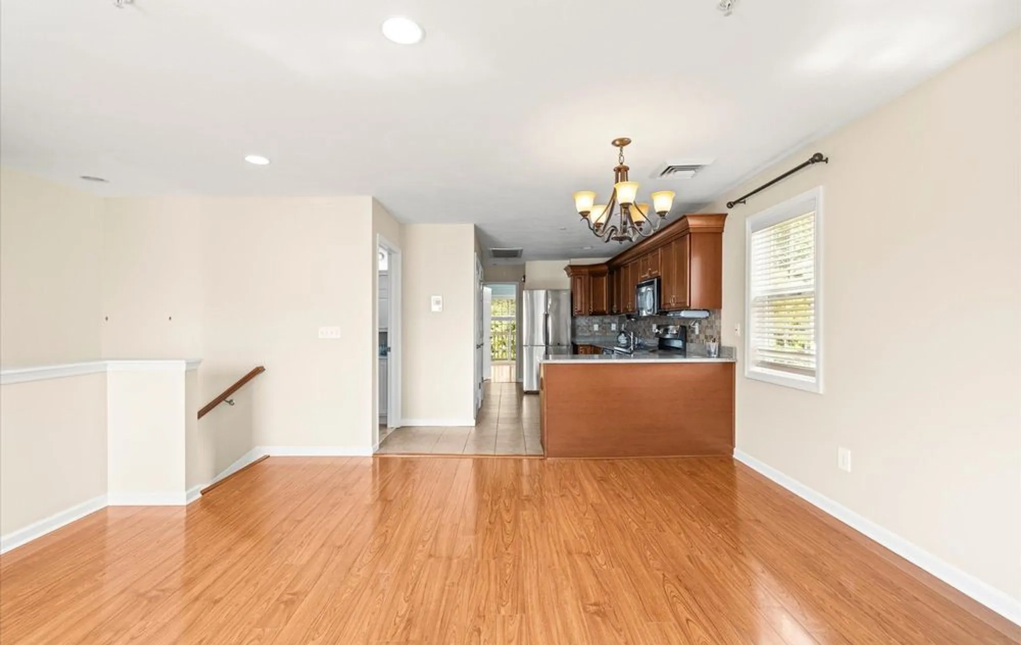 Property Slideshow image 7 of 20 | 1002 willow ln, Valley Stream, NY, 11580