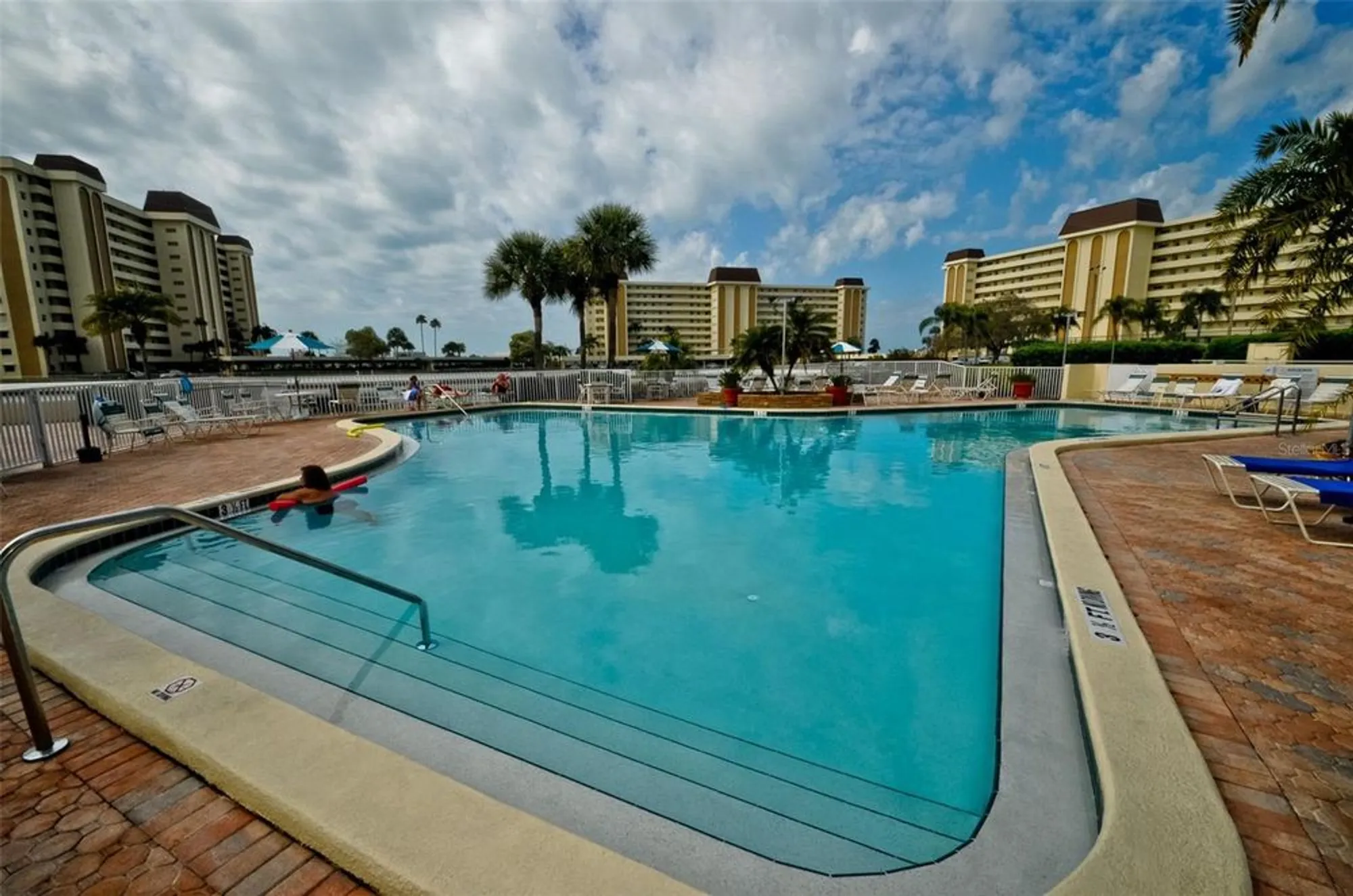 Property Slideshow image 37 of 50 | 4550 cove cir apt 502, St Petersburg, FL, 33708