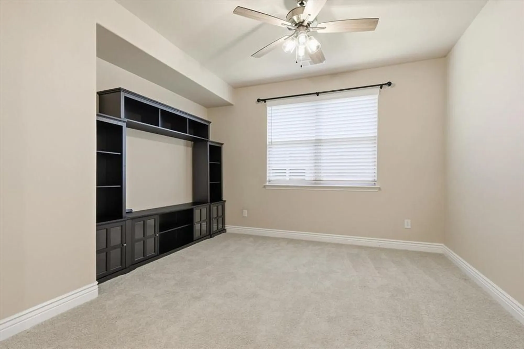 Property Slideshow image 23 of 37 | 9513 windwood ln, Denton, TX, 76207