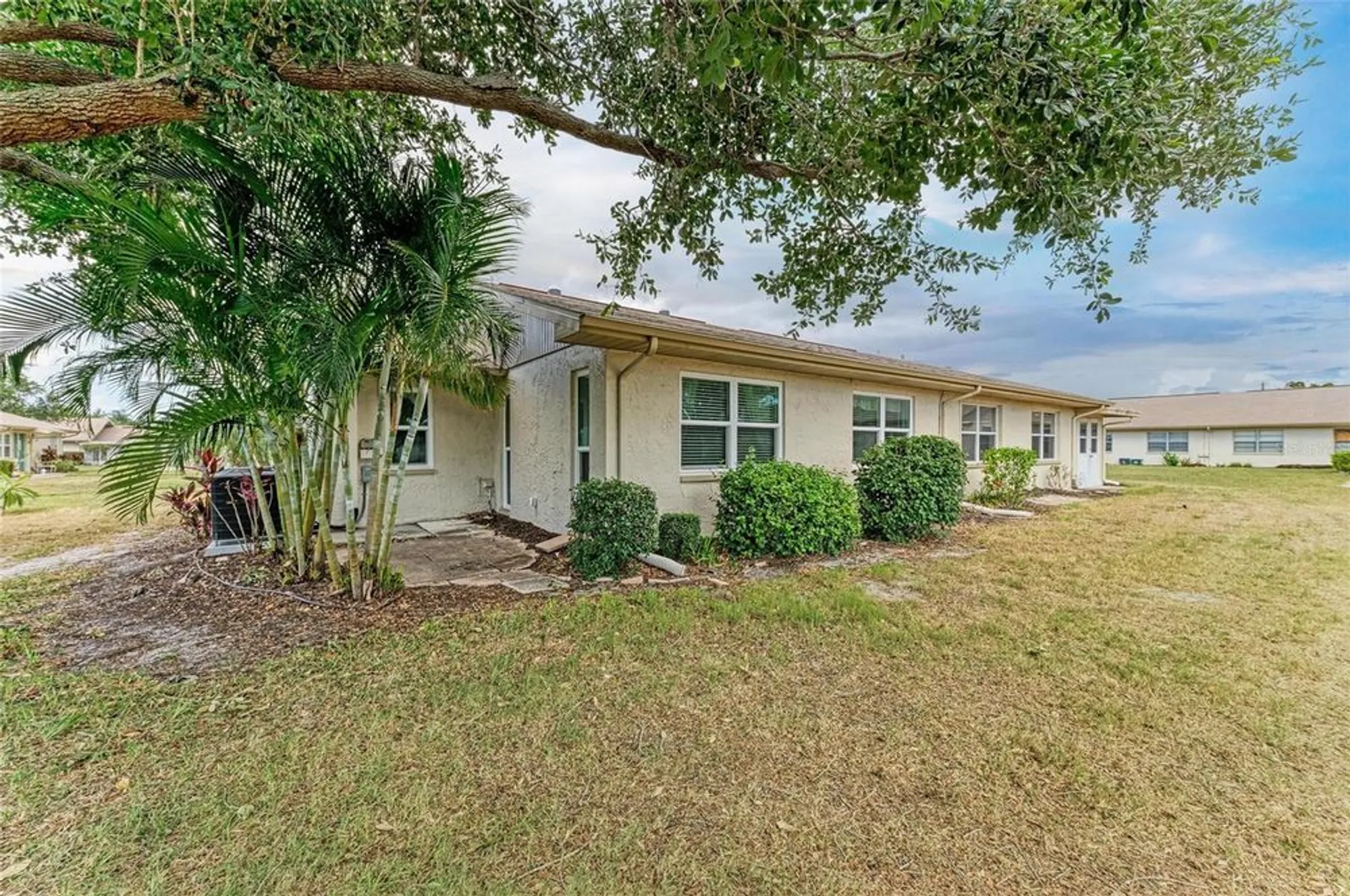 Property Slideshow image 33 of 46 | 1906 canterbury ln 16, Sun City Center, FL, 33573