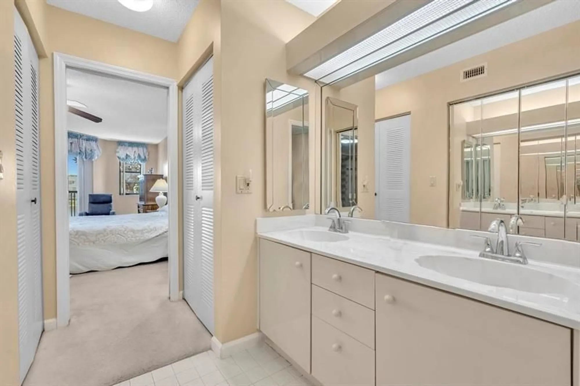 Property Slideshow image 29 of 83 | 7449 fairfax dr 211, Tamarac, FL, 33321