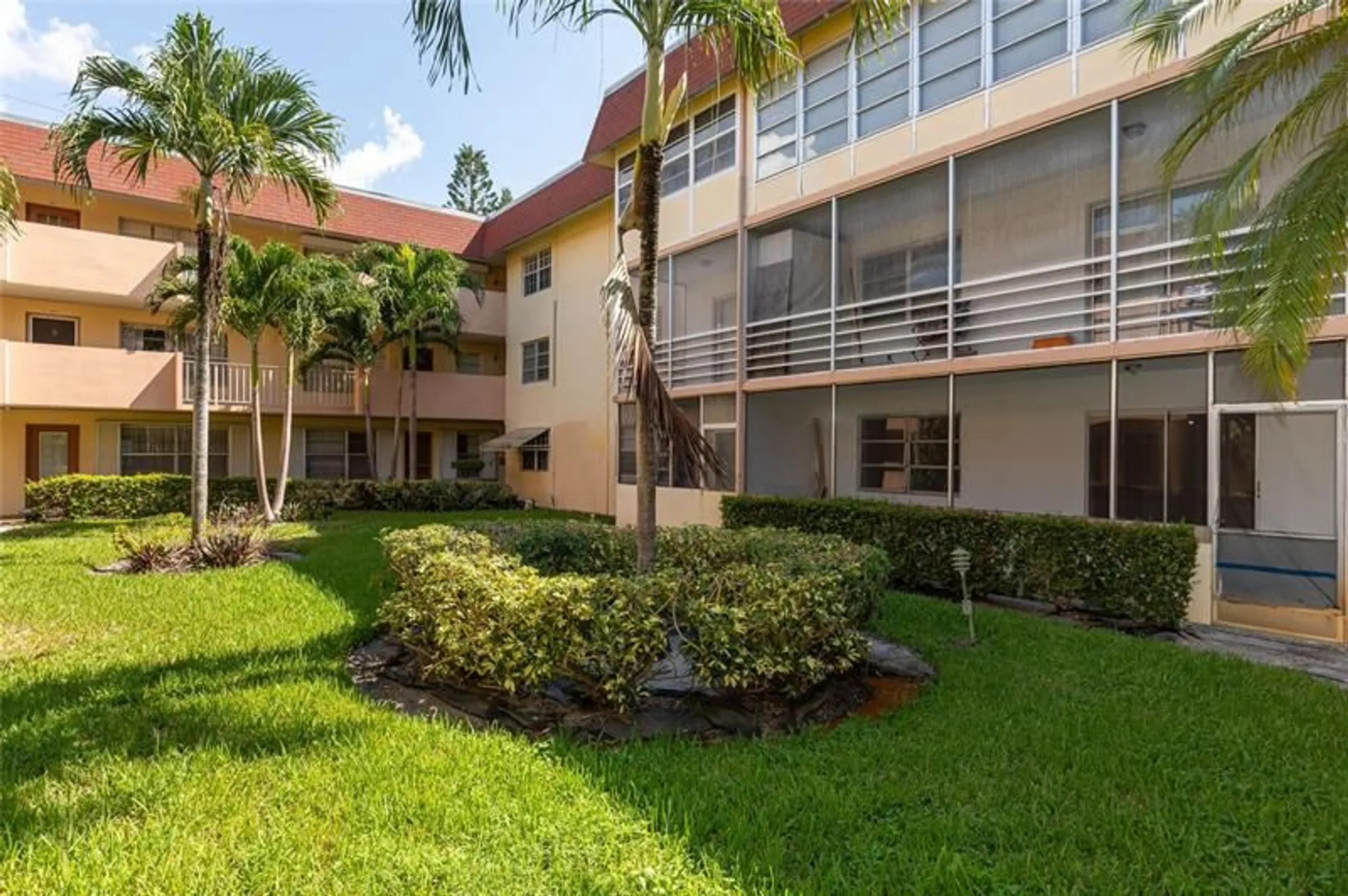 Property Slideshow image 28 of 39 | 3081 nw 47th ter 107, Lauderdale Lakes, FL, 33313