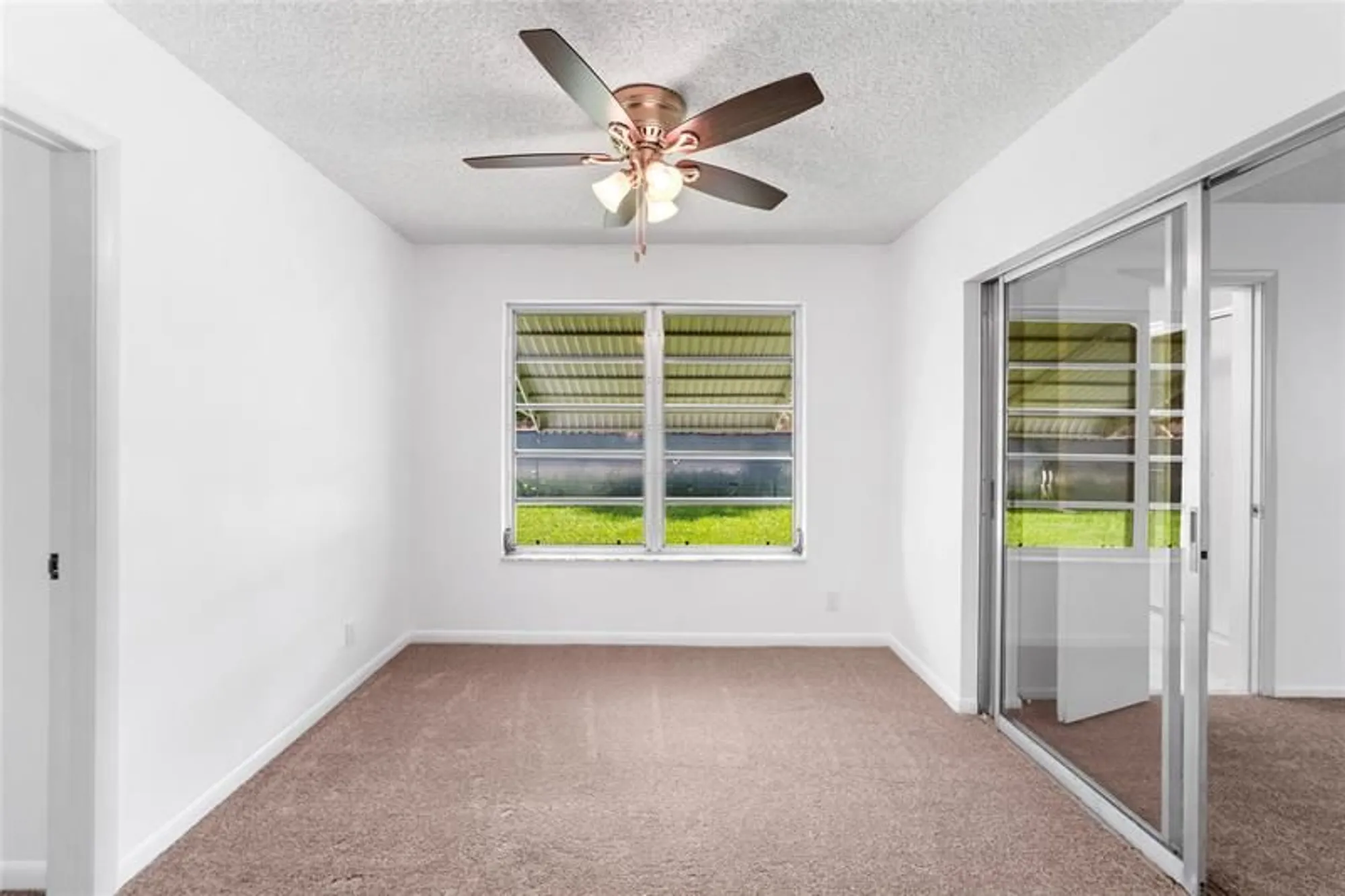 Property Slideshow image 20 of 34 | 4524 nw 43rd ave, Tamarac, FL, 33319