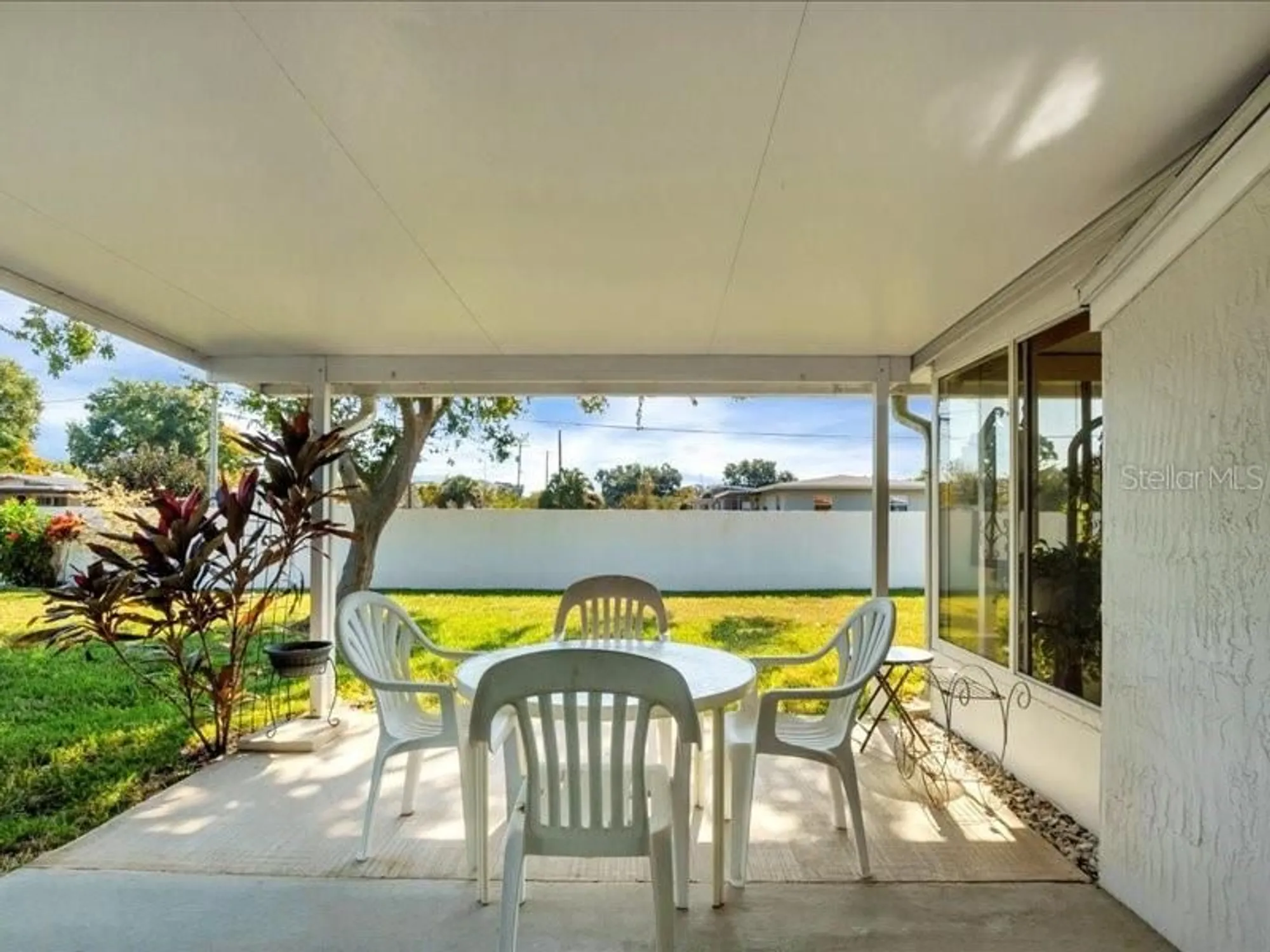 Property Slideshow image 21 of 36 | 1585 oakview cir, Winter Haven, FL, 33880