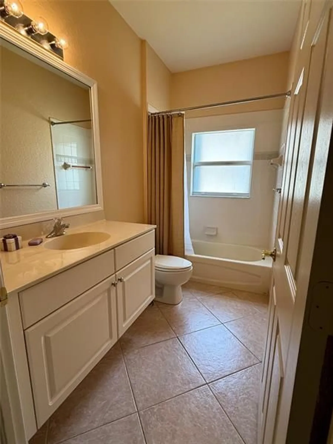 Property Slideshow image 22 of 47 | 344 nw breezy point loop, Port St Lucie, FL, 34986