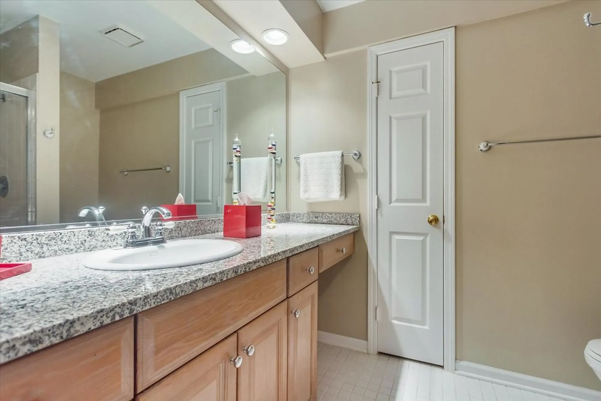 Property Slideshow image 19 of 42 | 970 longmeadow ct, Lake Barrington, IL, 60010