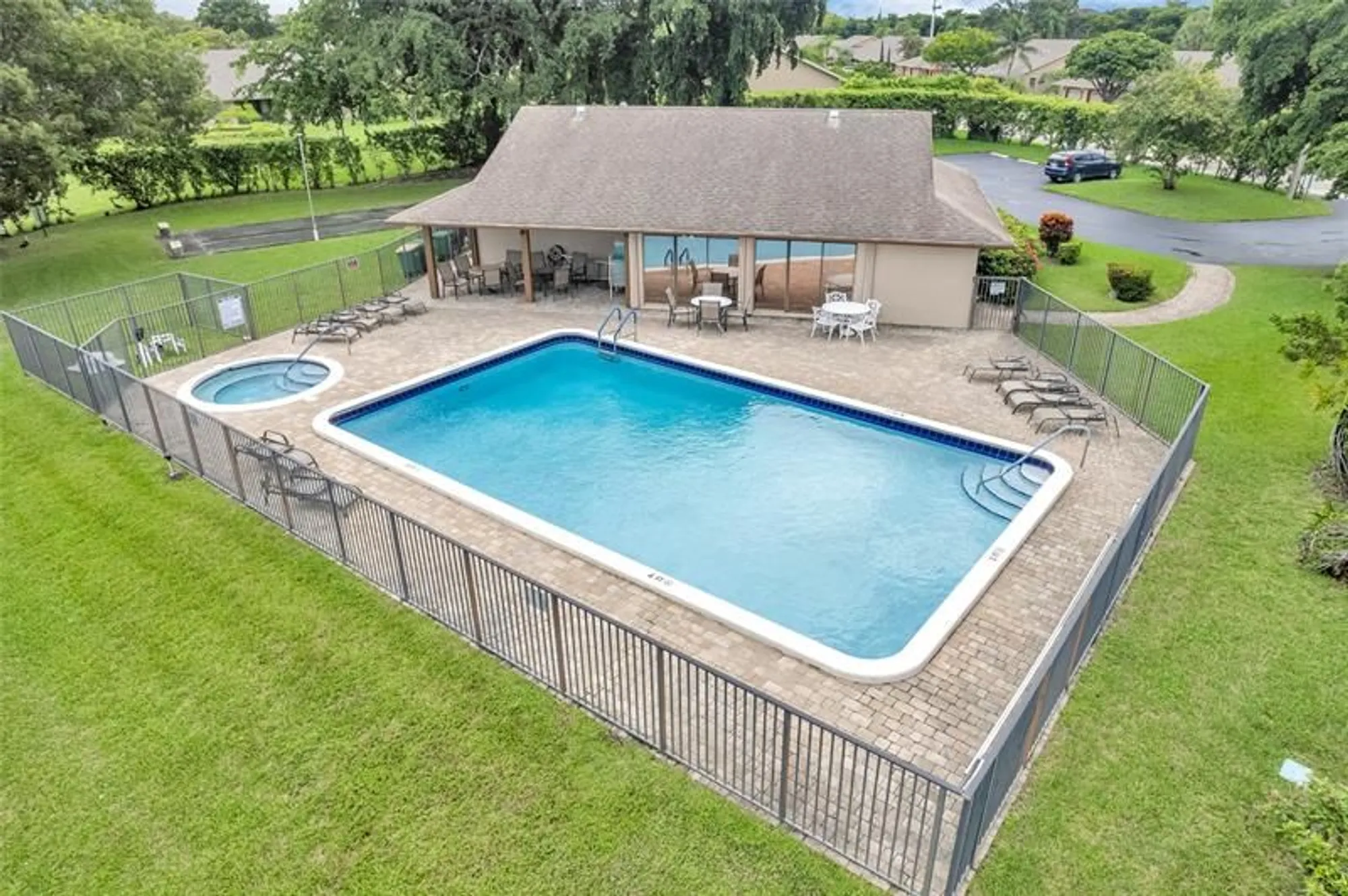 Property Slideshow image 48 of 50 | 9802 nw 75th ct, Tamarac, FL, 33321