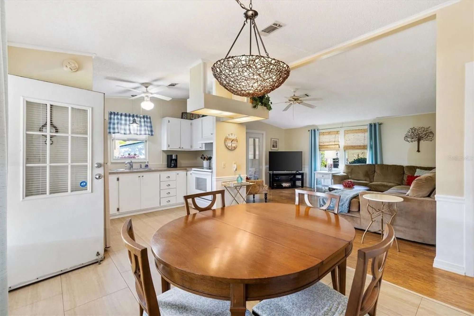 Property Slideshow image 6 of 27 | 1523 w schwartz blvd, The Villages, FL, 32159