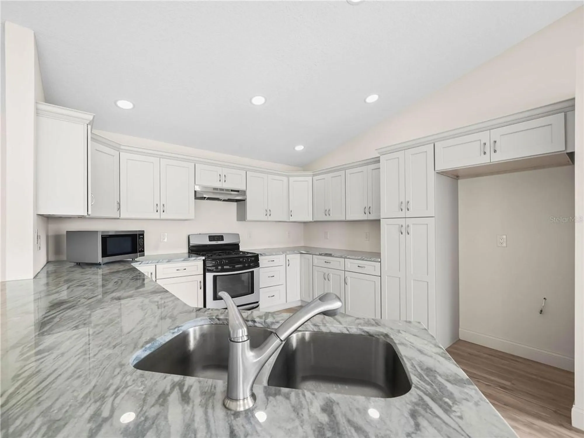 Property Slideshow image 7 of 20 | 6341 silver lakes dr, Lakeland, FL, 33810