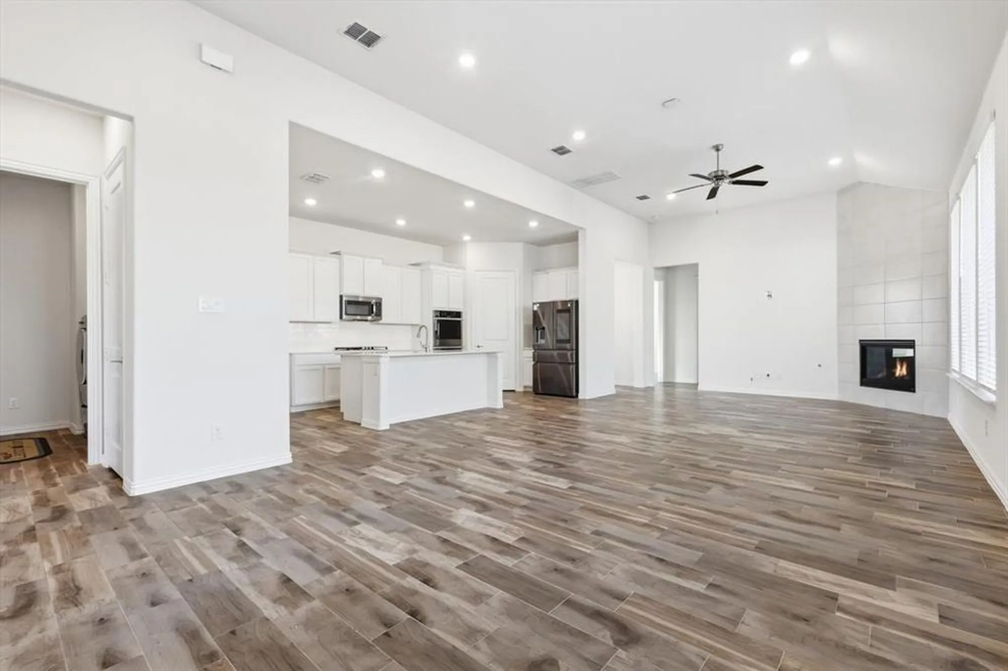 Property Slideshow image 9 of 40 | 4826 forest crest pkwy, Arlington, TX, 76005