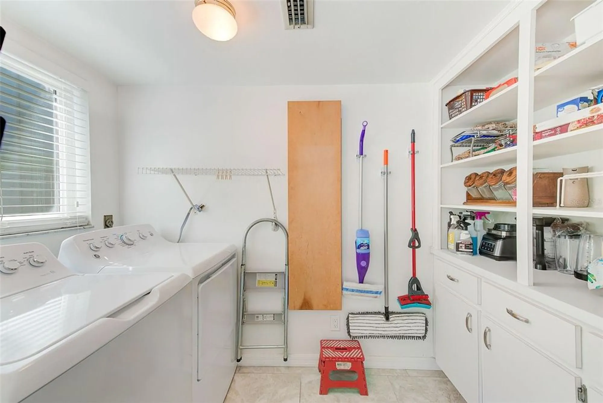 Property Slideshow image 26 of 43 | 2229 americus blvd 25, Clearwater, FL, 33763