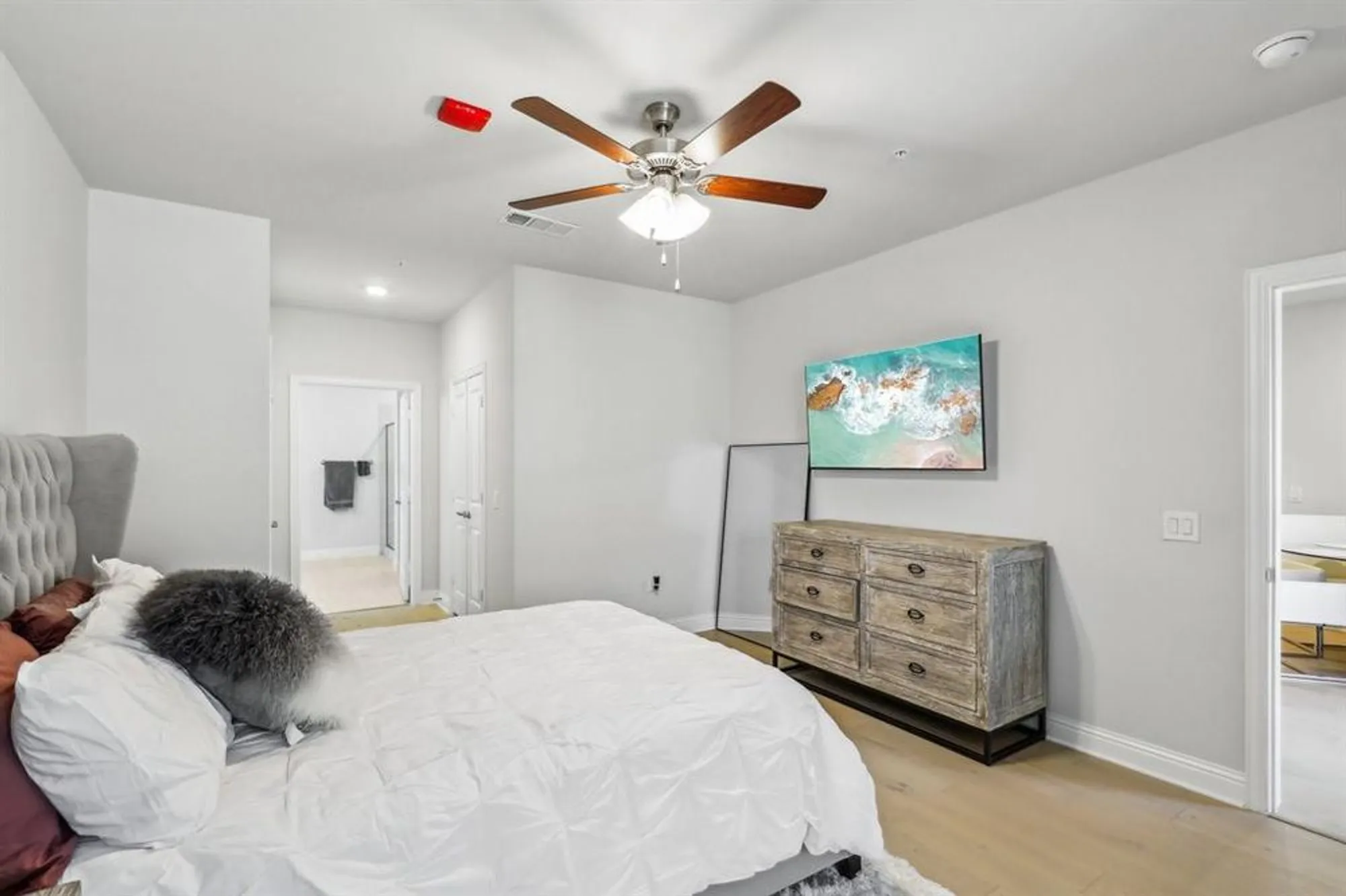 Property Slideshow image 14 of 39 | 1735 wittington pl apt 2305, Dallas, TX, 75234