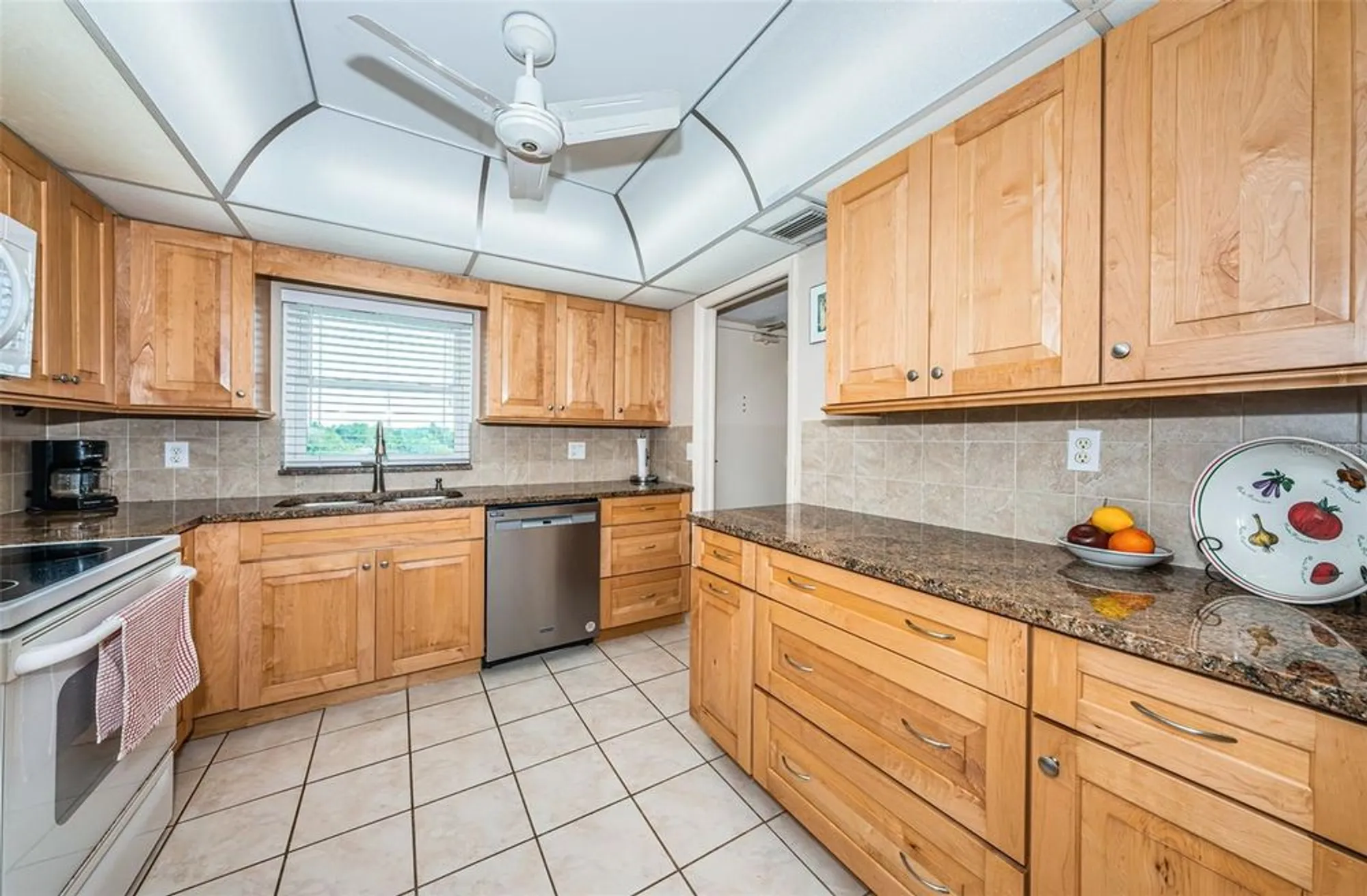 Property Slideshow image 5 of 50 | 4550 cove cir apt 502, St Petersburg, FL, 33708