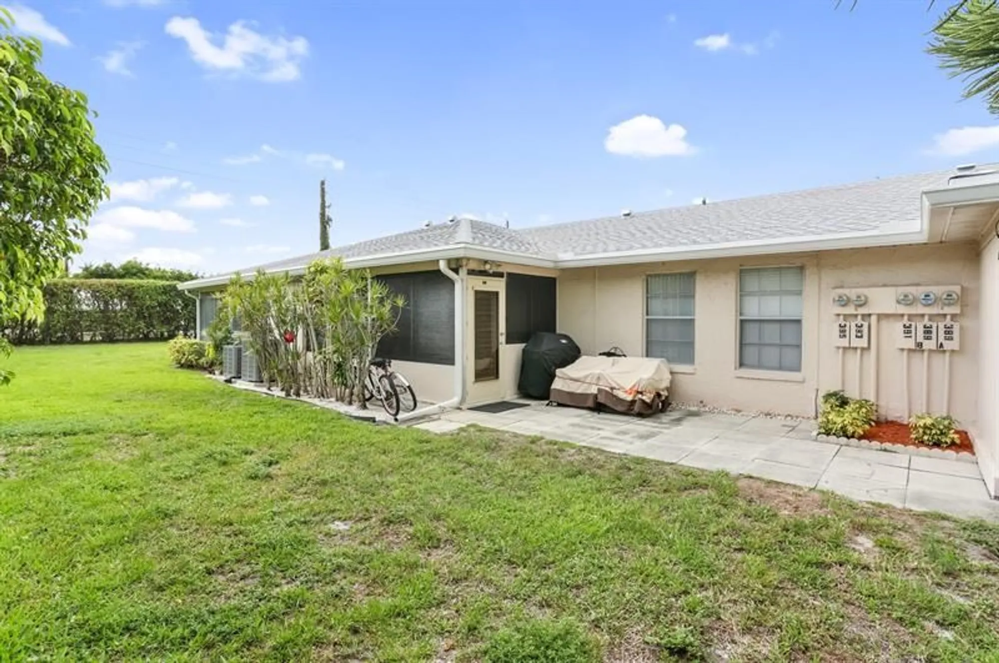 Property Slideshow image 17 of 33 | 395 bennington ln, Lake Worth, FL, 33467