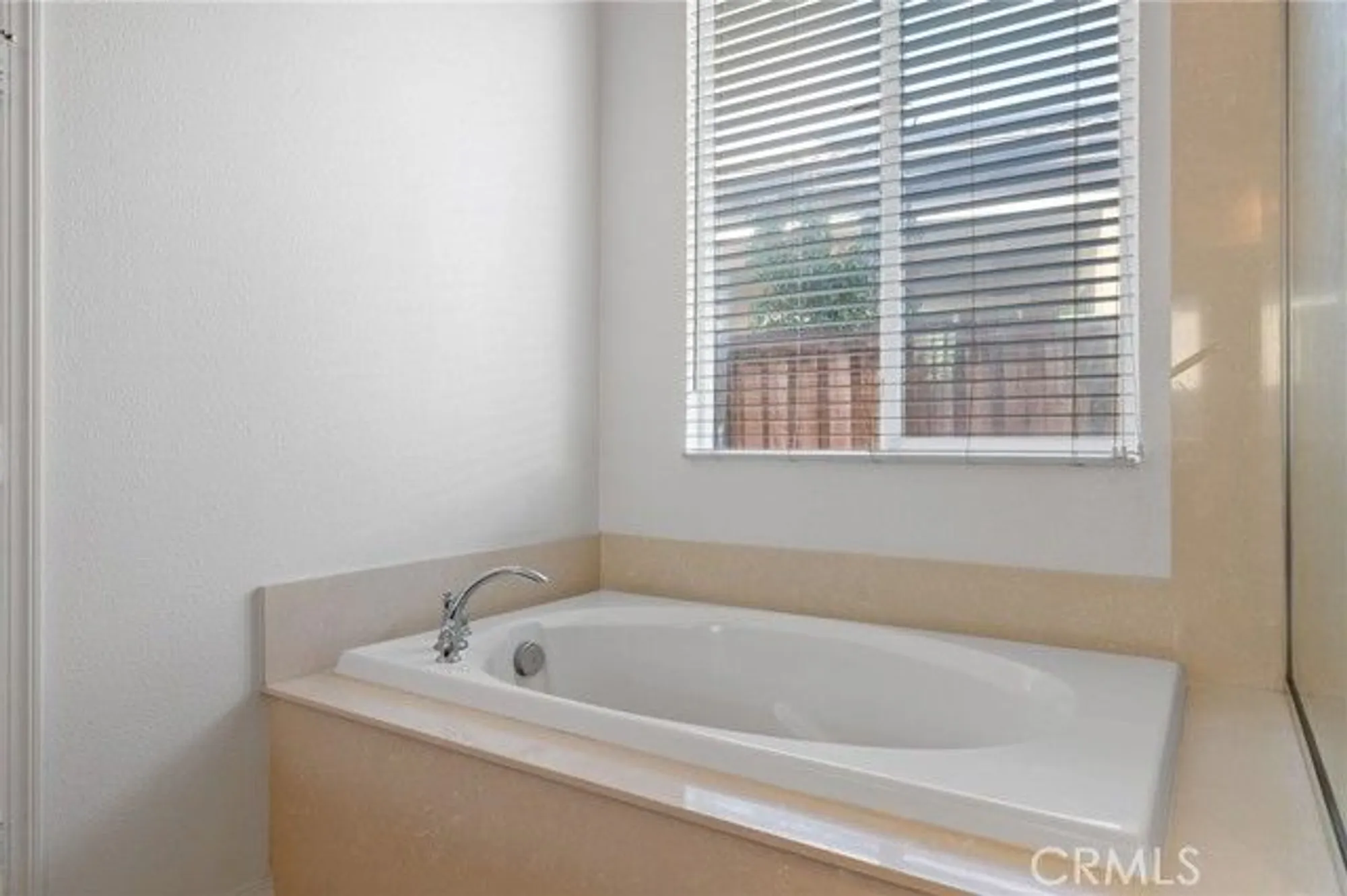 Property Slideshow image 16 of 28 | 9904 toscana dr, Bakersfield, CA, 93306