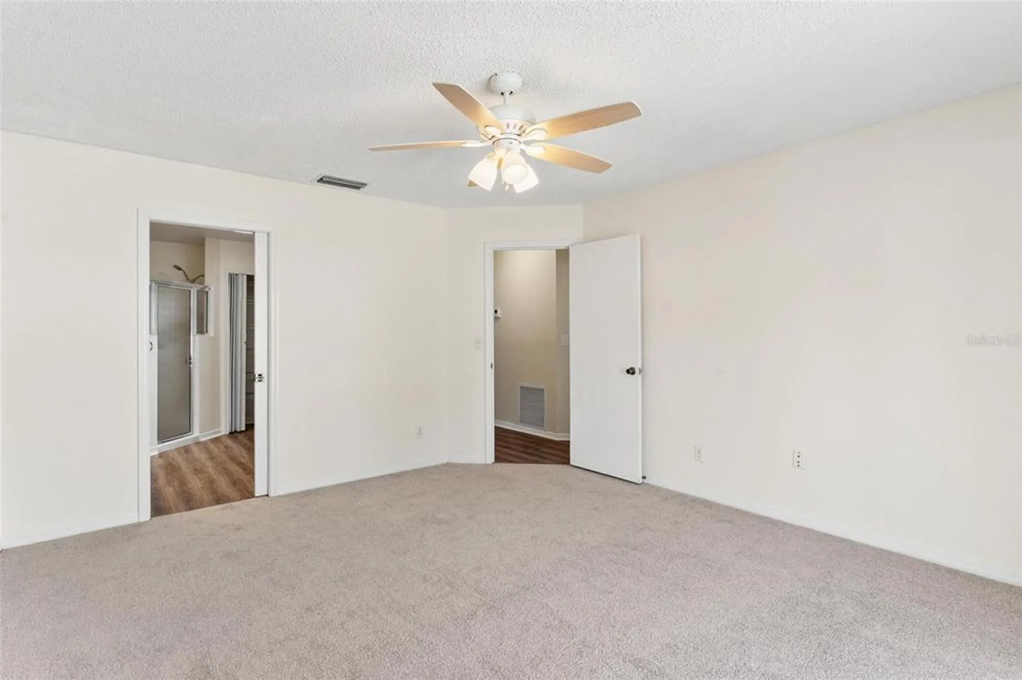 Property Slideshow image 24 of 49 | 26030 newcombe cir, Leesburg, FL, 34748