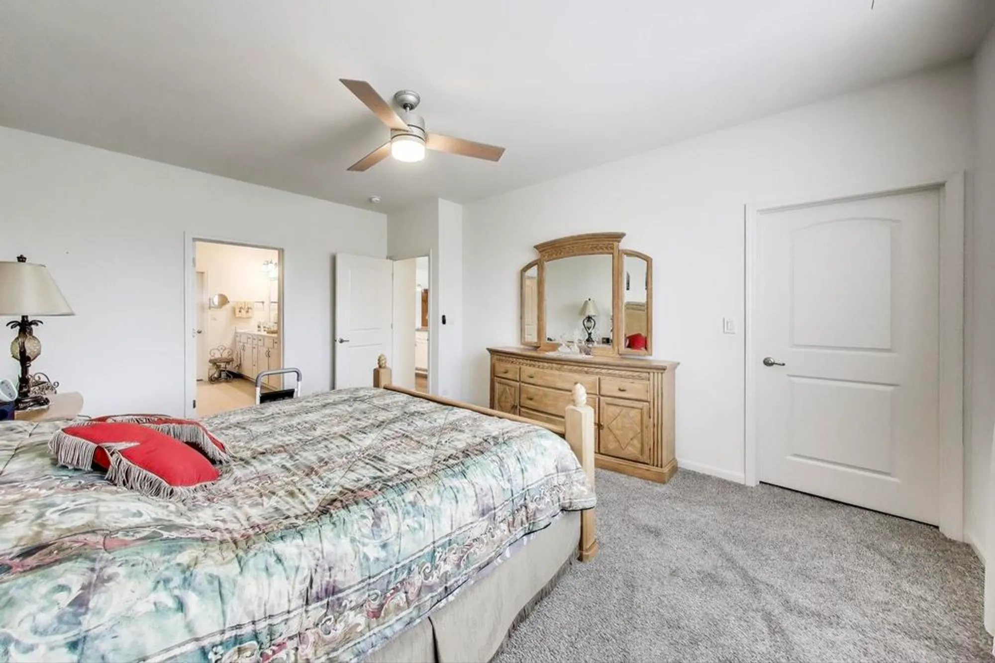 Property Slideshow image 14 of 30 | 2358 cannon dr, Pingree Grove, IL, 60140