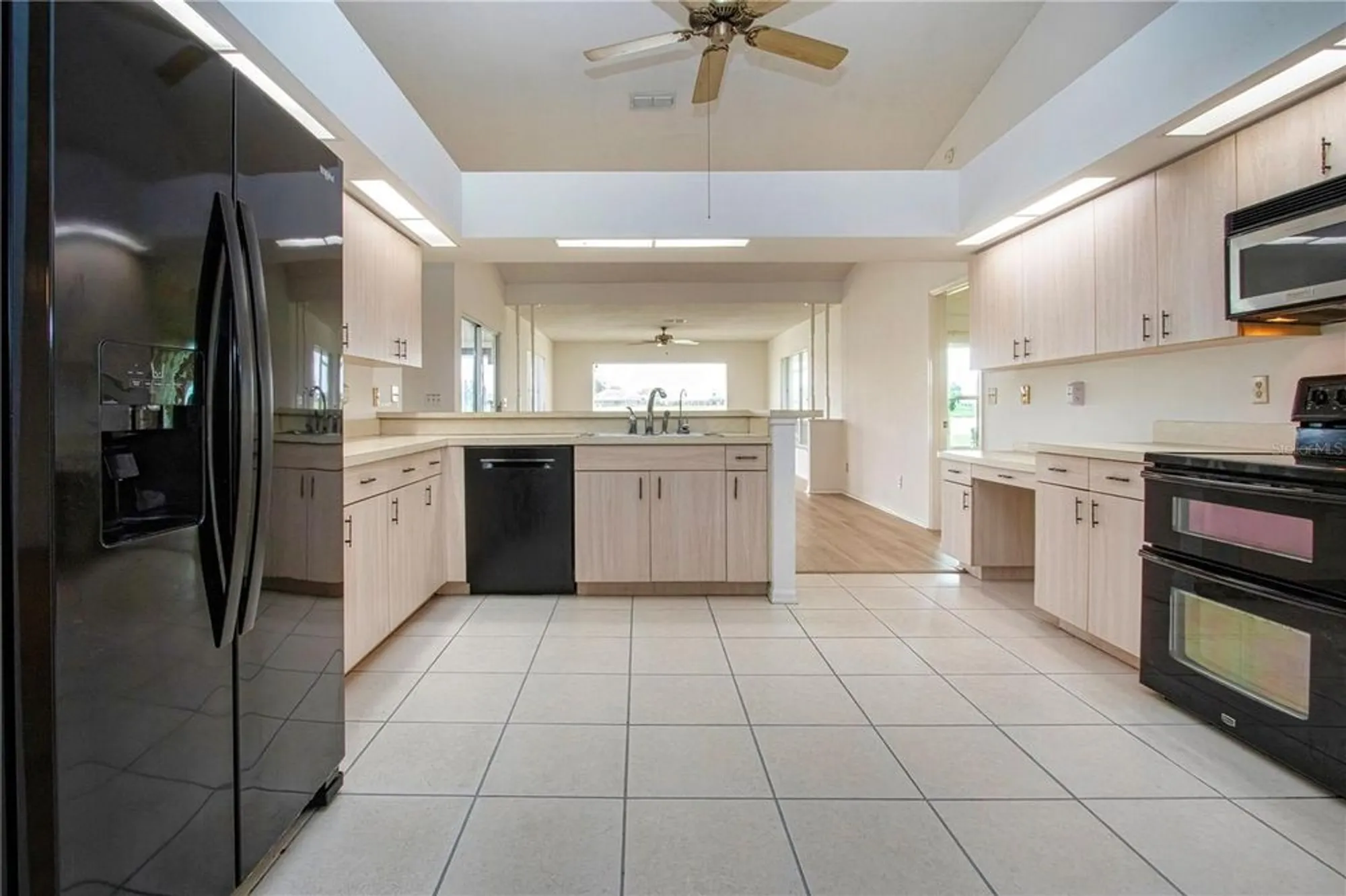 Property Slideshow image 24 of 60 | 2016 new bedford dr, Sun City Center, FL, 33573