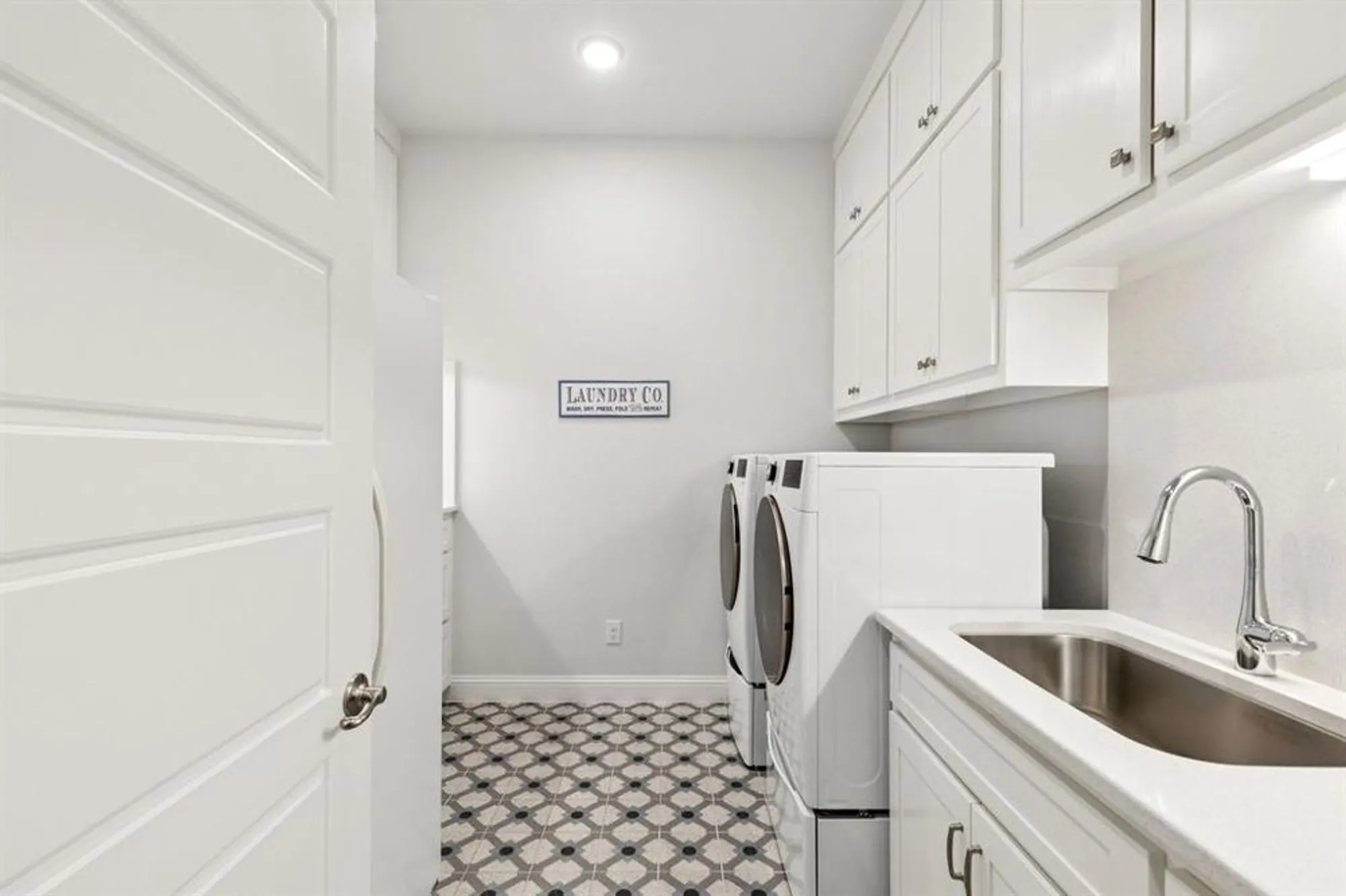 Property Slideshow image 16 of 34 | 4724 cherry bark trl, Arlington, TX, 76005