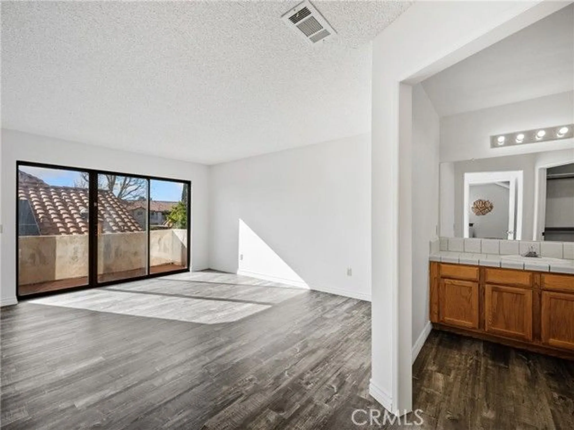 Property Slideshow image 22 of 37 | 19246 pine way, Apple Valley, CA, 92308