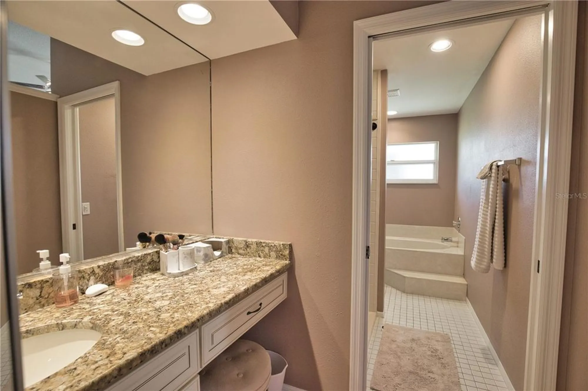 Property Slideshow image 28 of 46 | 698 harrington lake dr 9, Venice, FL, 34293