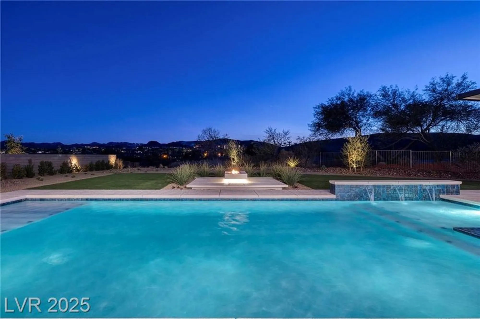 Property Slideshow image 40 of 65 | 37 reflection shores ln, Henderson, NV, 89011