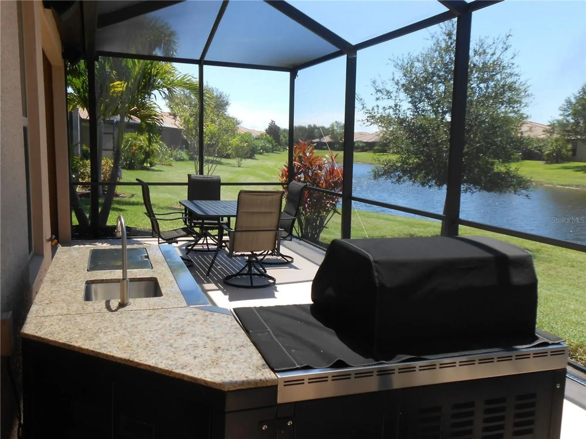 Property Slideshow image 30 of 61 | 344 mystic falls dr, Apollo Beach, FL, 33572