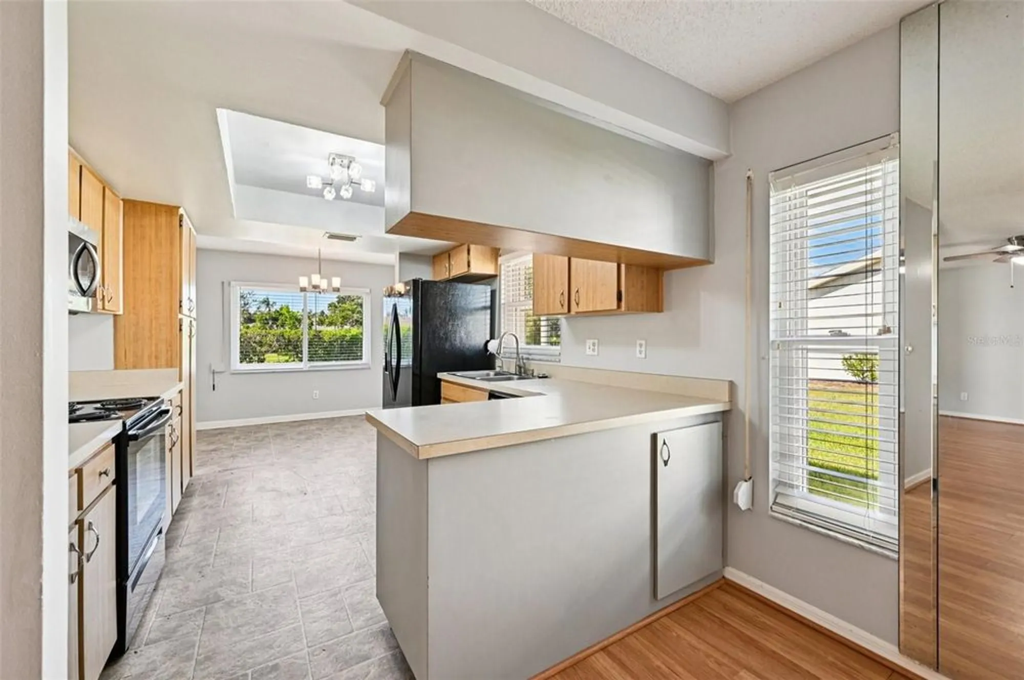 Property Slideshow image 11 of 55 | 2421 lancaster dr, Sun City Center, FL, 33573