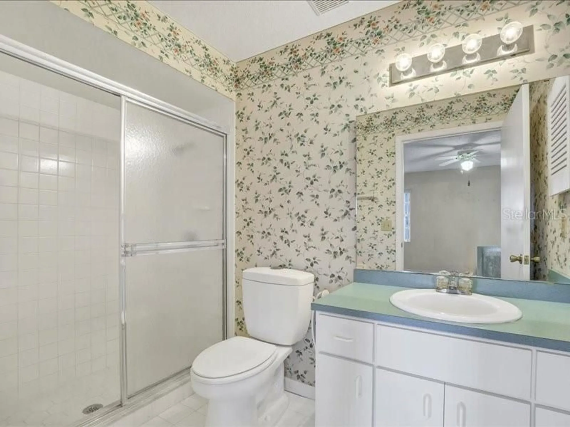 Property Slideshow image 16 of 36 | 1585 oakview cir, Winter Haven, FL, 33880