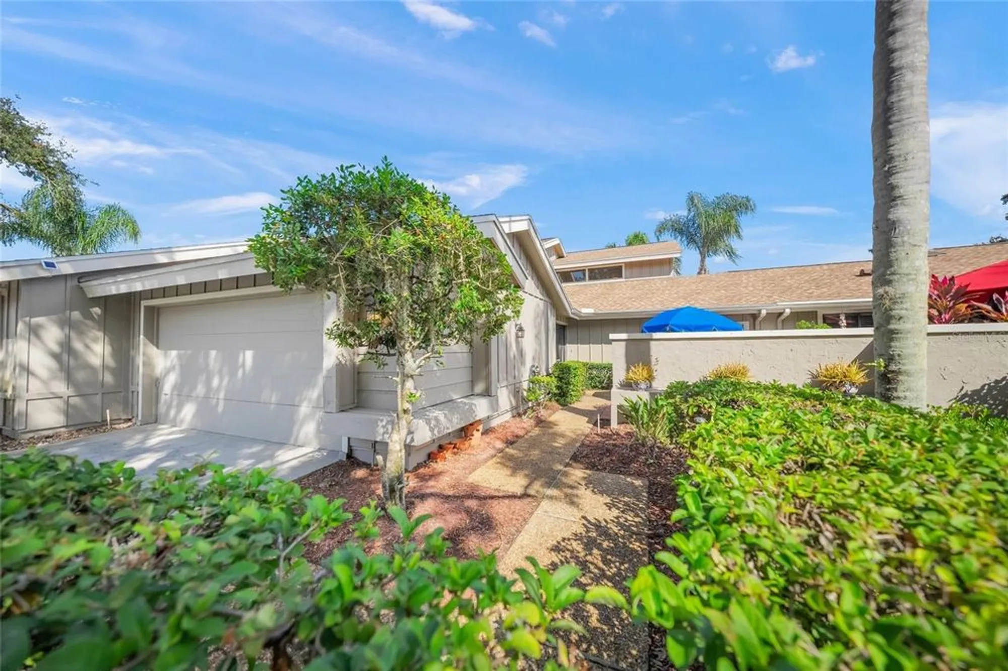 Property Slideshow image 9 of 62 | 4555 forest wood trl 23, Sarasota, FL, 34241