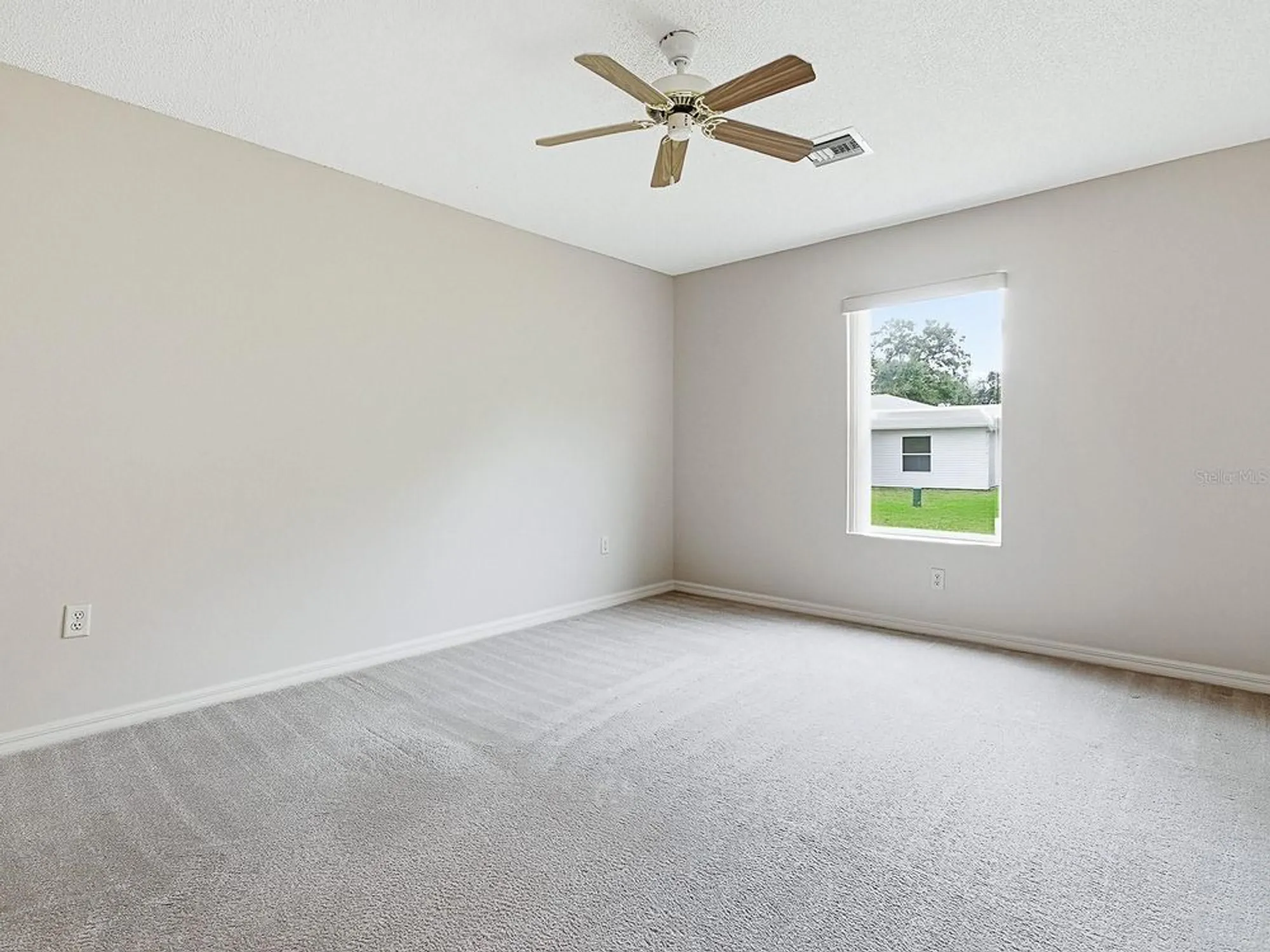 Property Slideshow image 23 of 41 | 231 bentwood dr, Leesburg, FL, 34748
