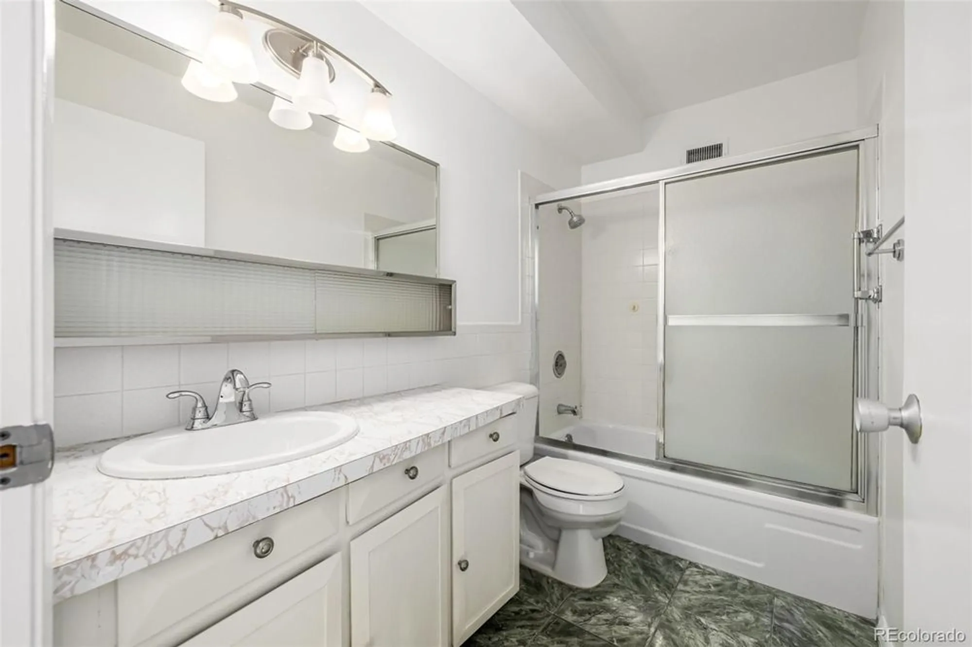 Property Slideshow image 21 of 34 | 635 s alton way 2b, Denver, CO, 80247
