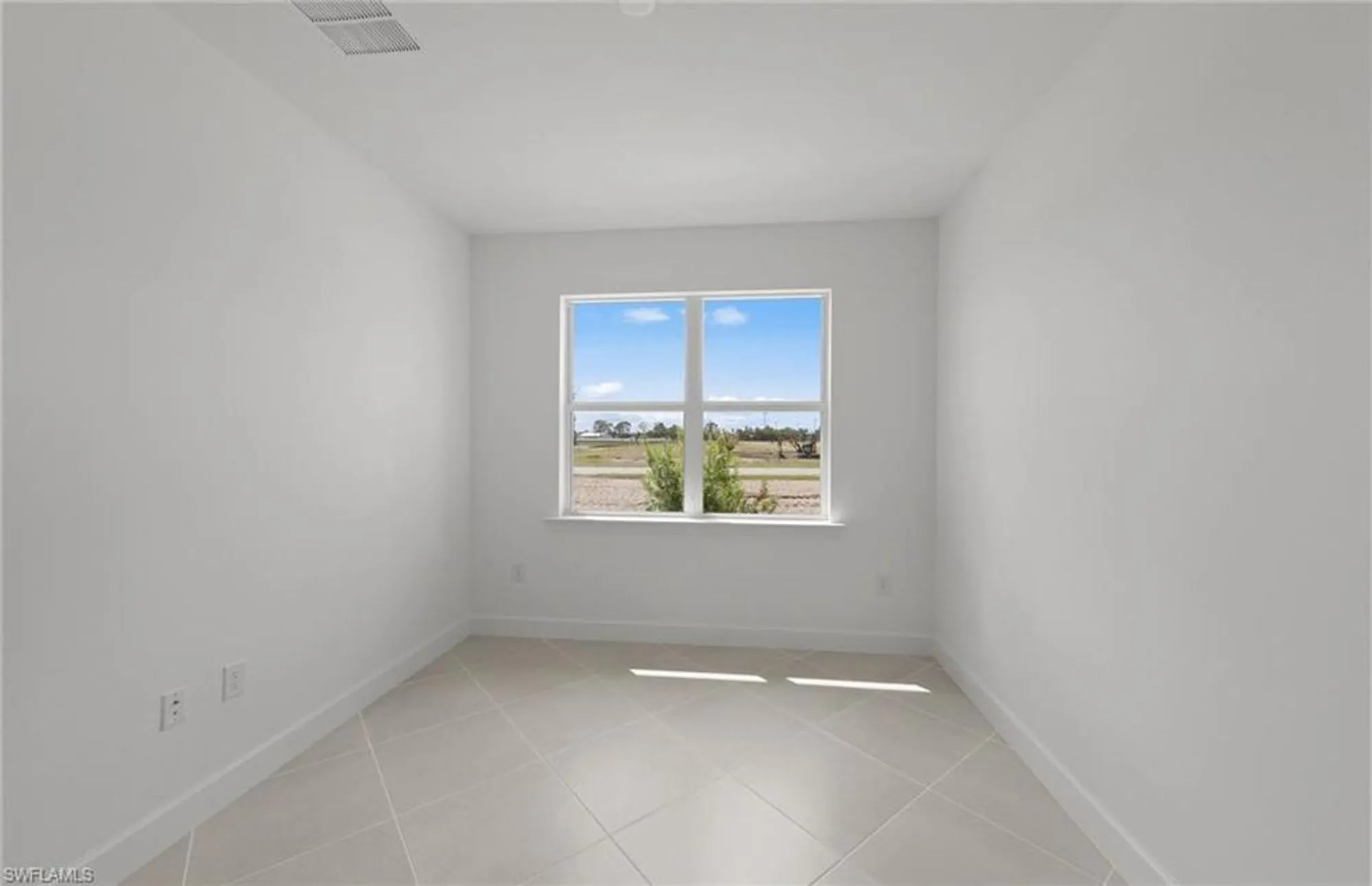 Property Slideshow image 15 of 46 | 17290 willow tree ln, North Fort Myers, FL, 33917